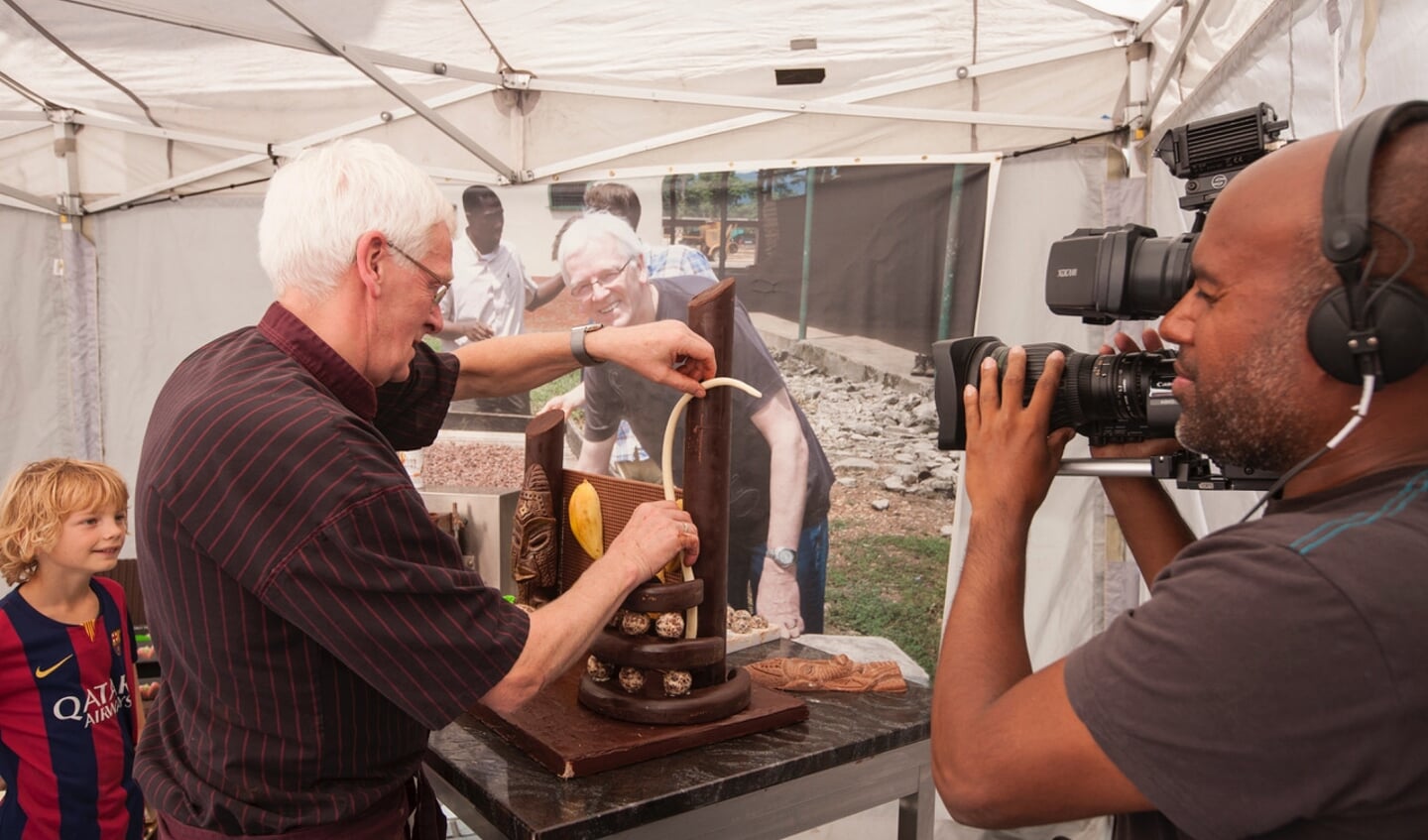 Huub Janson in actie tijdens het Chocoladefestival in Zutphen. Foto: Patrick van Gemert/Zutphens Persbureau