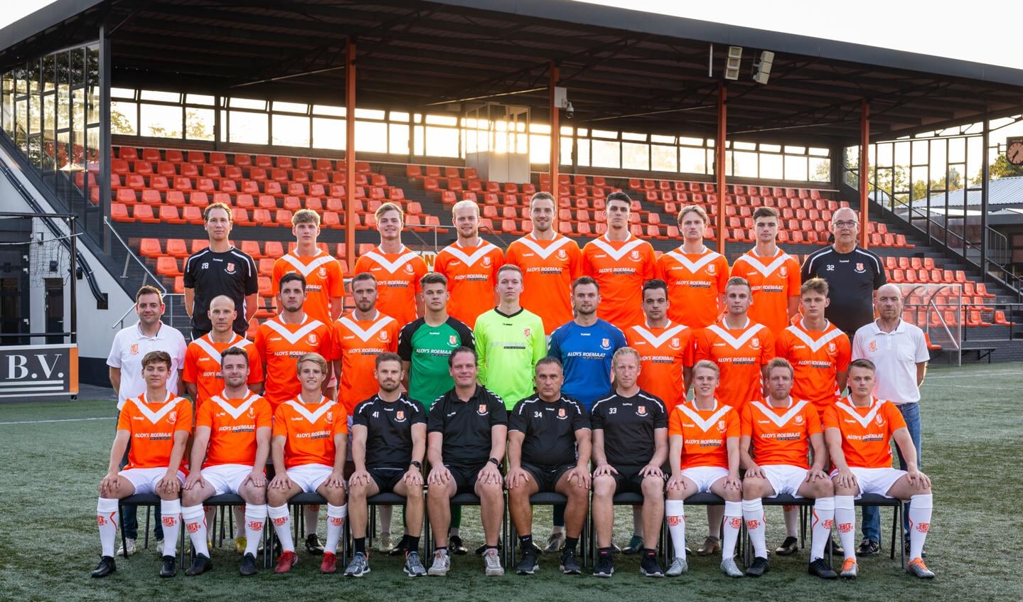 Het eerste elftal van Longa'30 seizoen 2022-2023. Foto: PR Longa