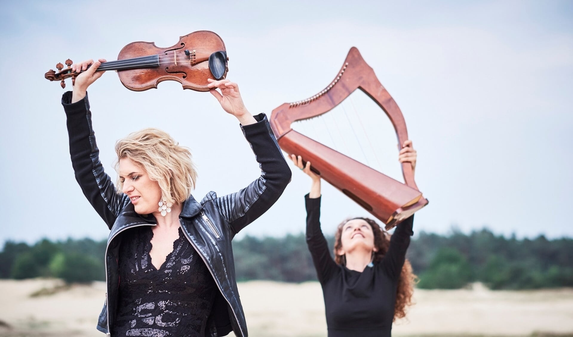 Anastasia Kozlova  (links) en Eva Tebbe vormen samen het Lumen Ensemble. Foto: PR