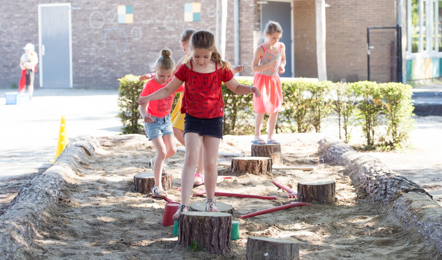 Op het schoolplein van de Looschool is het goed spelen. Foto: Yke Ruessink