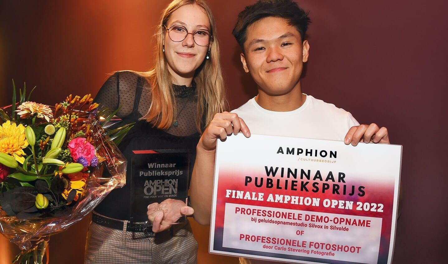 Publieksprijs Amphion open voor links Merel Geerdink en James Hu uit Winterswijk.