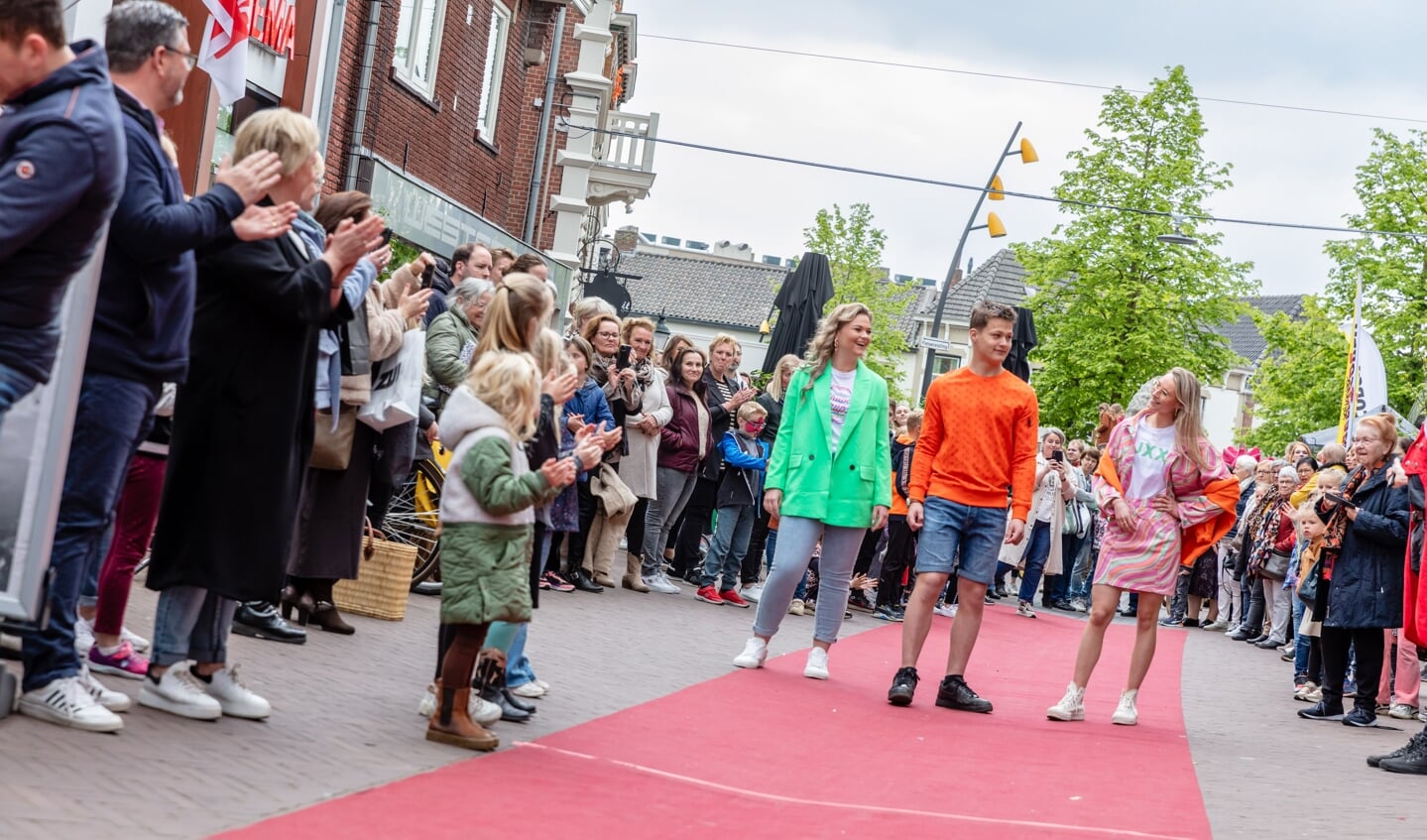 Street Fashion Show in het centrum van Lichtenvoorde. Foto: Anja Onstenk
