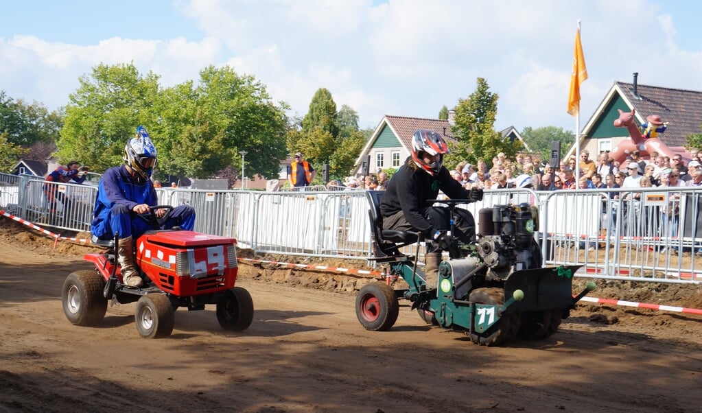 Lachen om zitmaaiers op Stugge Veer Cross | Het laatste nieuws uit Hengelo en omgeving. - Contact Mi