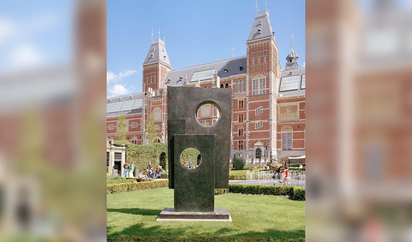Squares with Two Circles van Barbara Hepworth. Foto: Rijksmuseum



