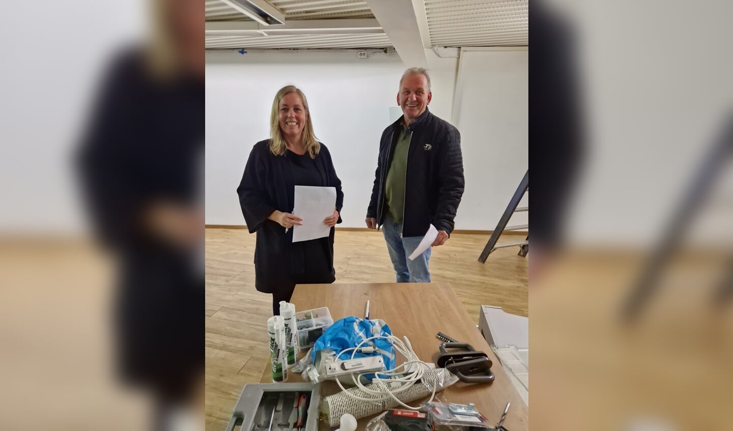 Directeur-bestuurder Martien Louwers en pandeigenaar Eric Ebbekink ondertekenden afgelopen vrijdag het huurcontract. Foto: PR
