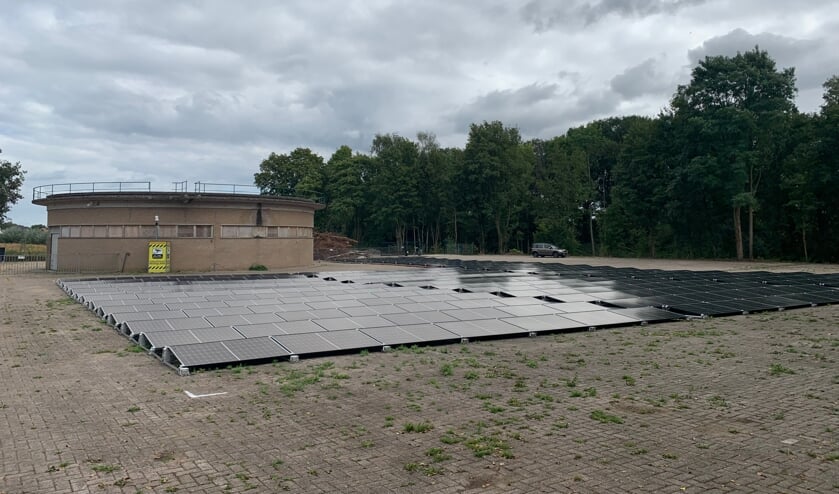 Alle 630 panelen van Zonnepark Het Hoge zijn inmiddels geplaatst.  Foto: Marc Vervoort