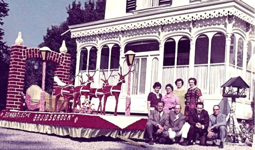 Bloemenwagen kermisoptocht 1972. Foto: In bezit van HVS
