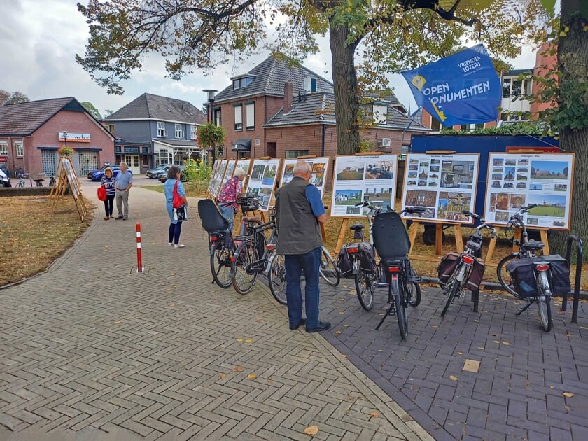 De expositie van Stichting Open Monumentendag Bronckhorst, waar op de panelen foto's getoond werden van de 39 deelnemende monumenten. Foto: PR