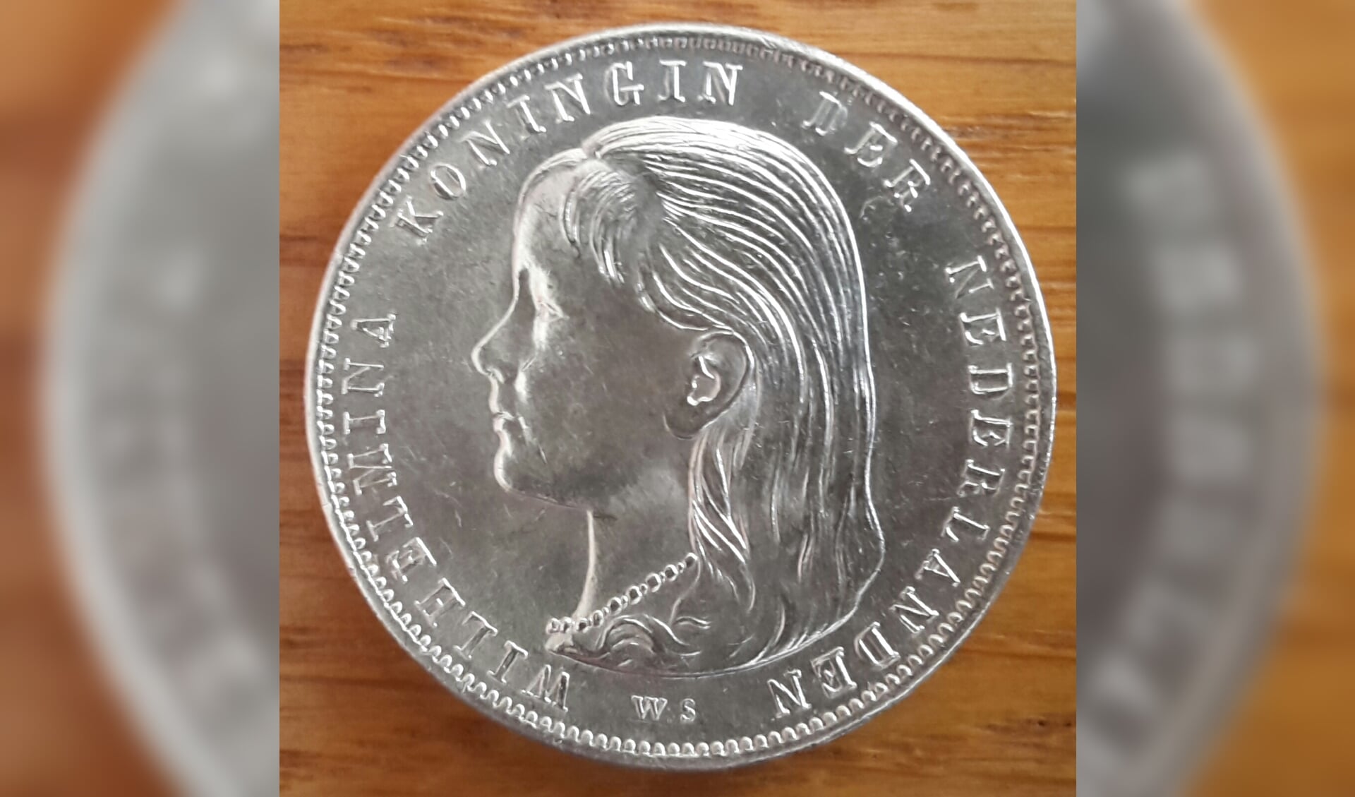 Een munt met de afbeelding van oud-koningin Wilhelmina. Foto: Ab Wassink