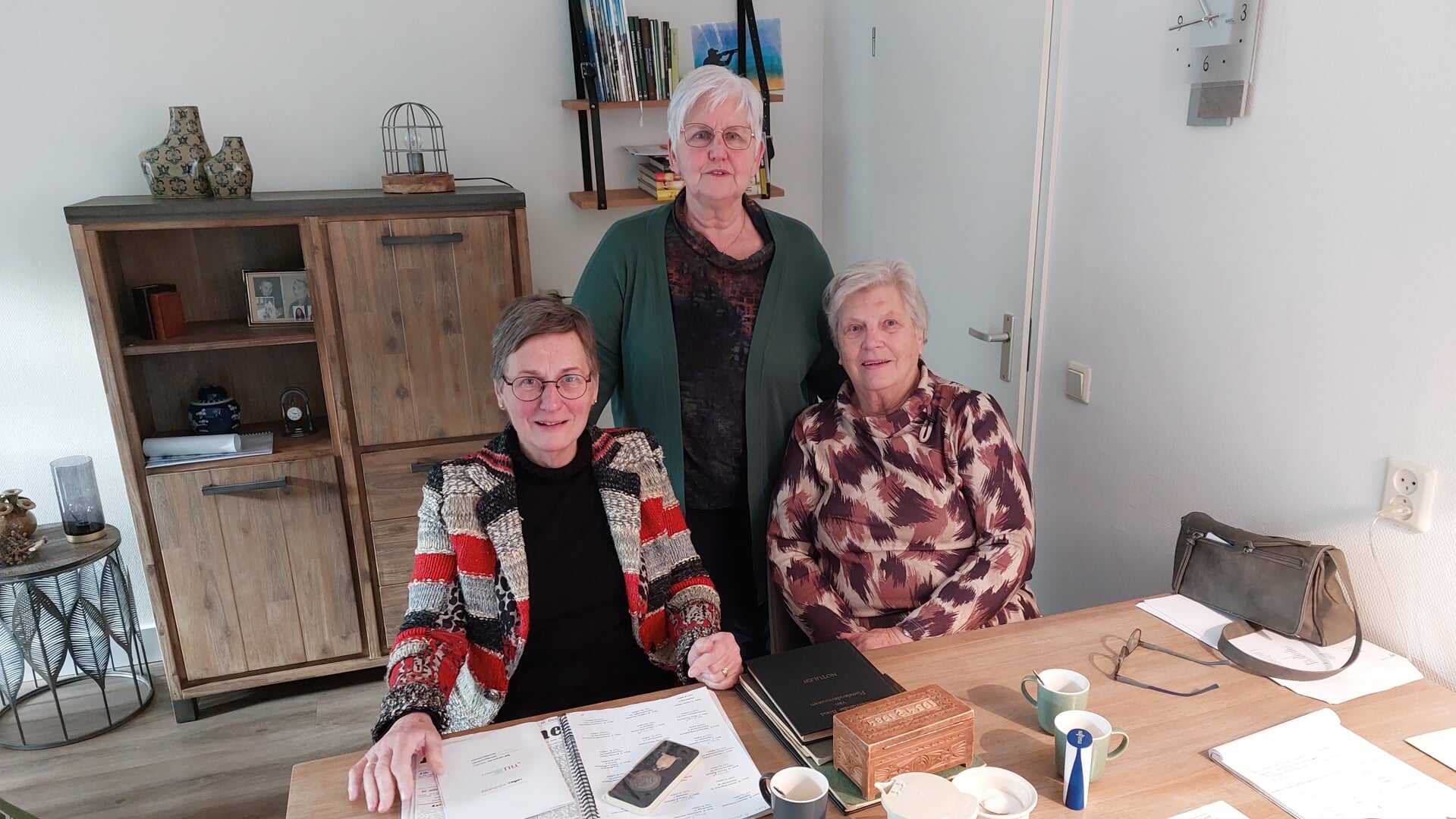 Van links af Ria Kruisselbrink, Ina Hoitink en Meiny van Wijk. Niet op de foto: Riek Ruessink. Foto: Karin Stronks
