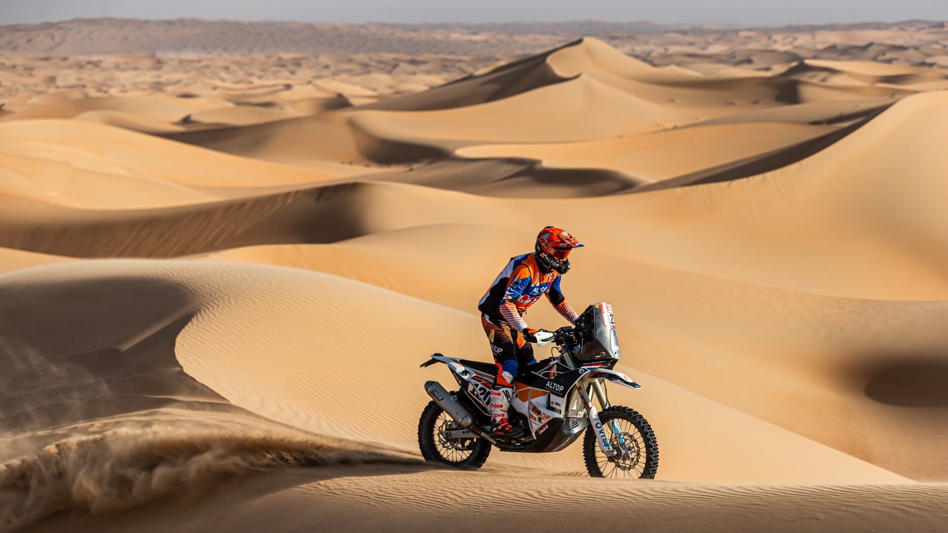 Wesley Aaldering gaat uitdaging in de woestijn van Saoedi Arabië aan. Foto: Tim Buitenhuis