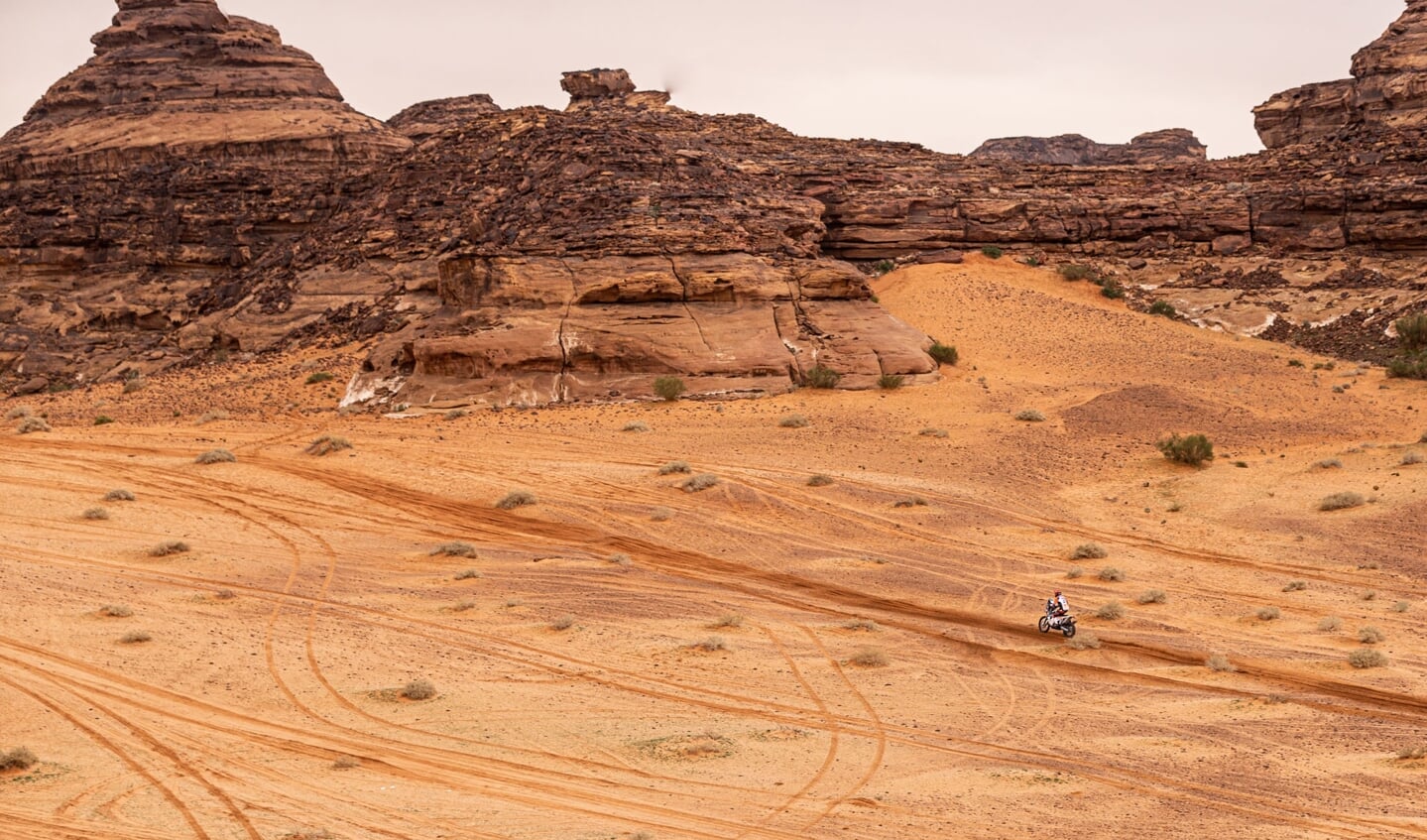 Wesley Aaldering gaat uitdaging in de woestijn van Saoedi Arabië aan. Foto: Tim Buitenhuis