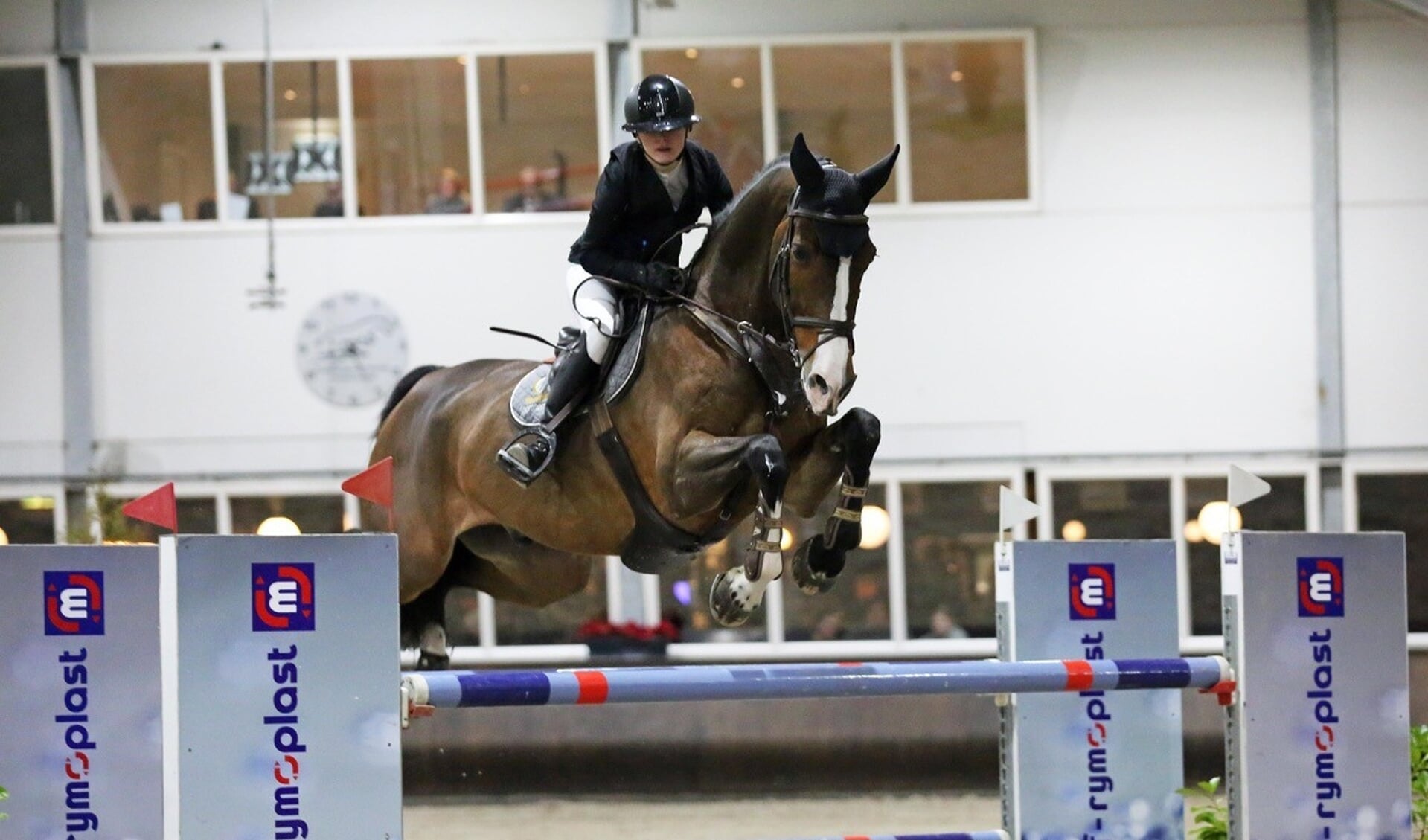 Tani Joosten wint de Nieuwjaars Grote Prijs bij Paardensportcentrum Lichtenvoorde. Foto: Wendy Scholten