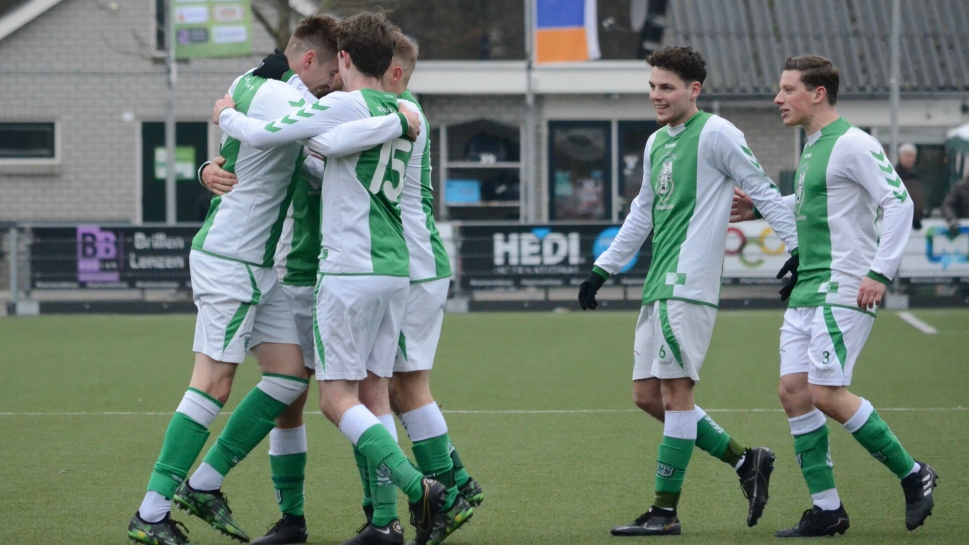 Blijdschap en opluchting bij de 2-1 van Bart Spijkers. Foto: Karin Eitjes