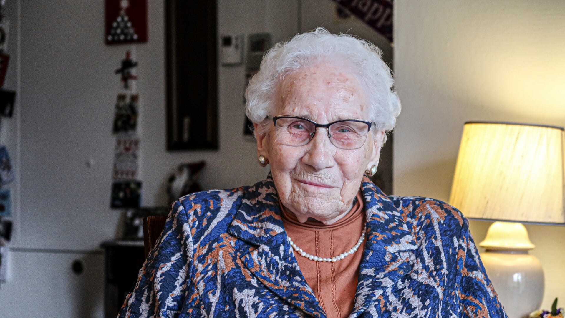 Nelly Swienink groeide op in Terborg en woonde een groot deel van haar leven in Varsseveld. Sinds ruim twee jaar woont ze in woonzorgcentrum De Bleijke in Hengelo, waar ze op zaterdag 7 januari haar 102e verjaardag vierde. Foto: Luuk Stam
