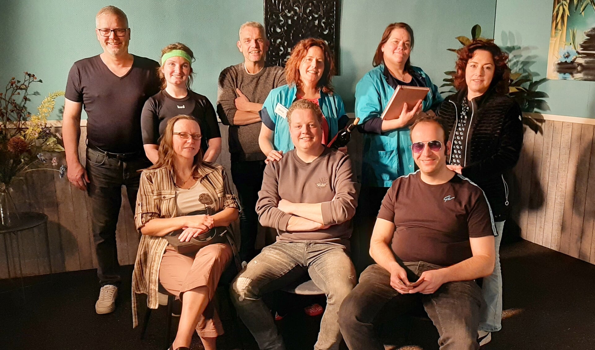 De cast van 'Een kuuroord vol met stress'. Foto: Tof Volk