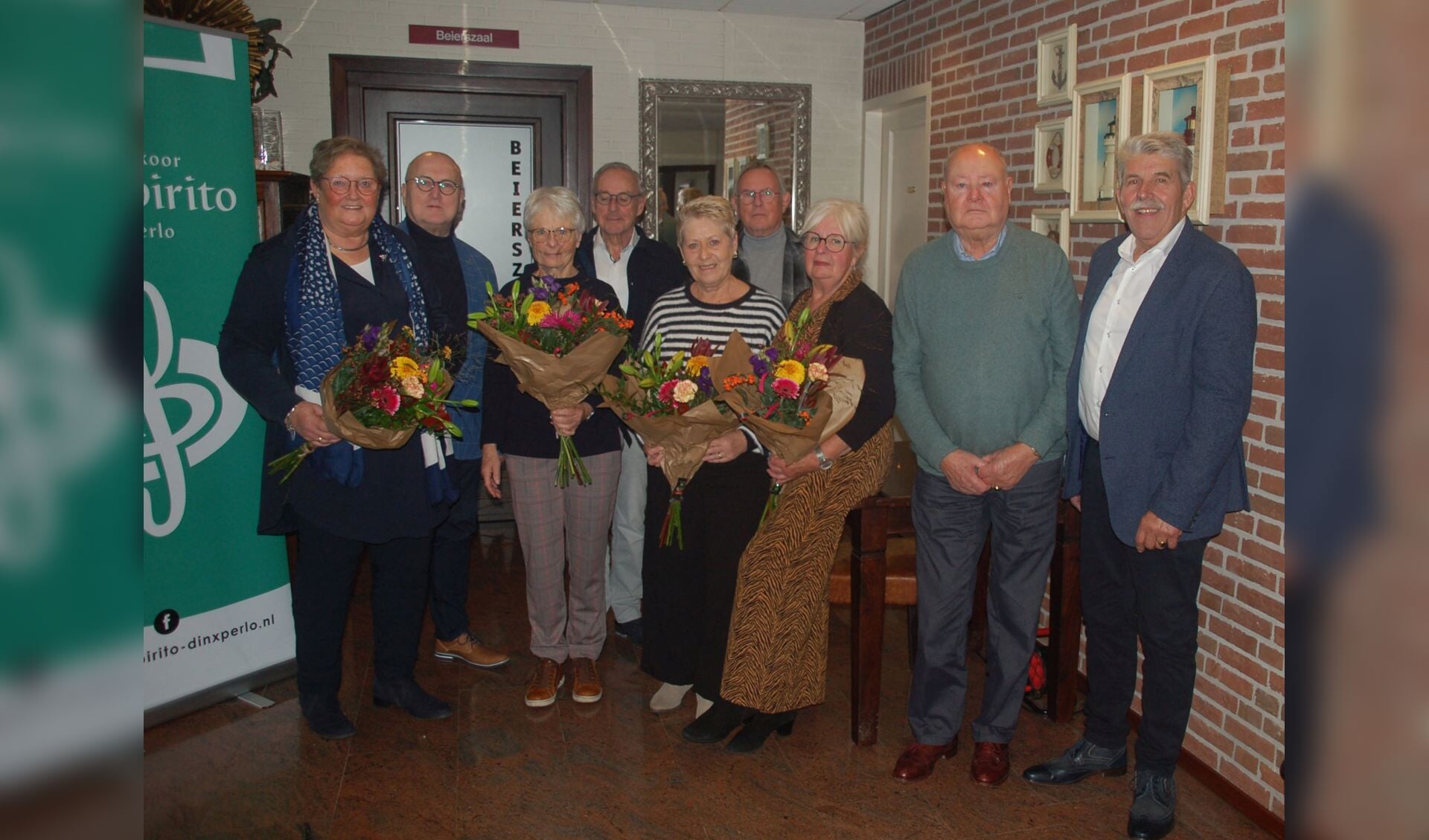 De jubilarissen en echtgenotes. Foto: Ron Janssen