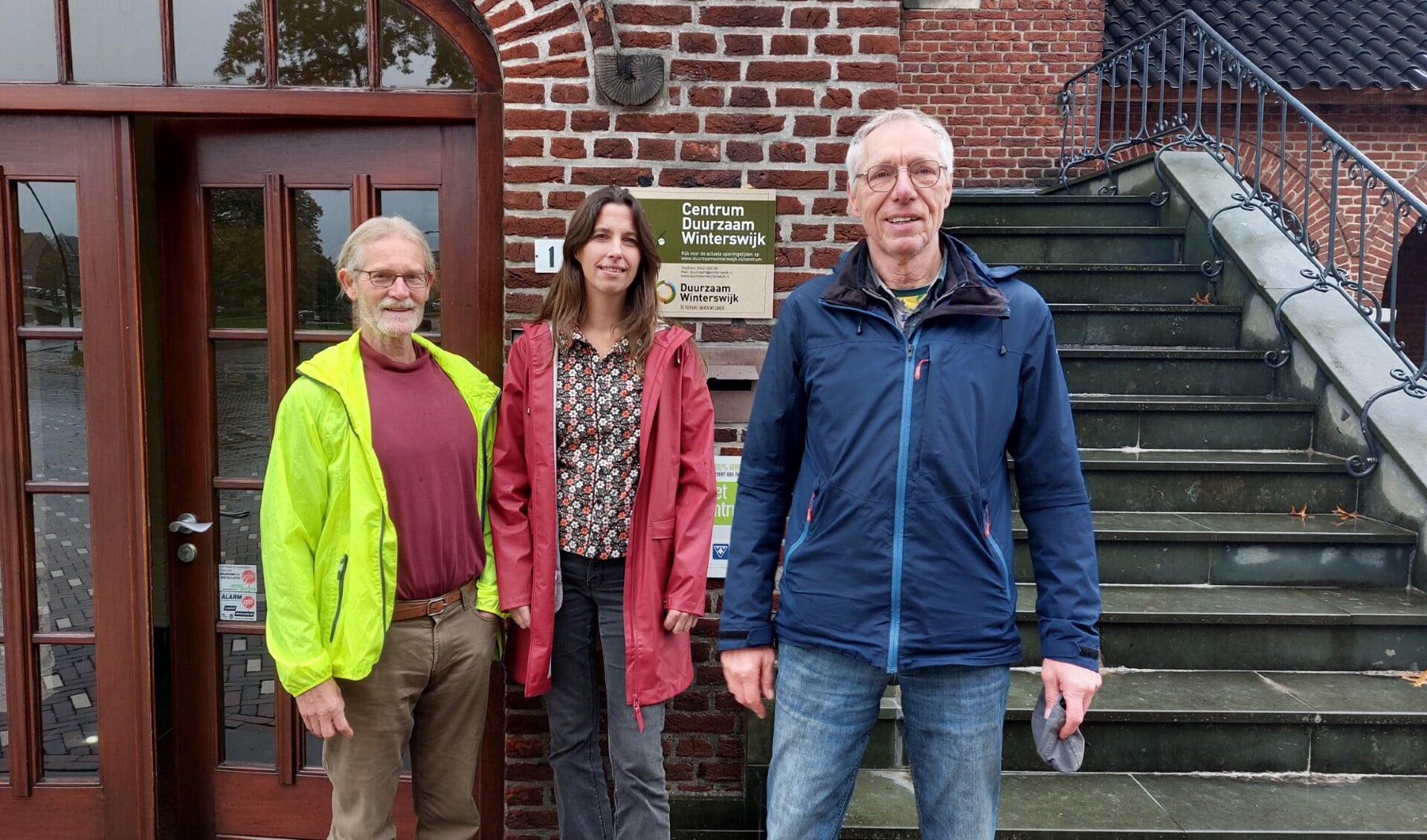  Tonny Stoltenborg (l), Anna-Lena Penninx en Ab Nijman voor het Centrum Duurzaam Winterswijk. Foto: Han van de Laar