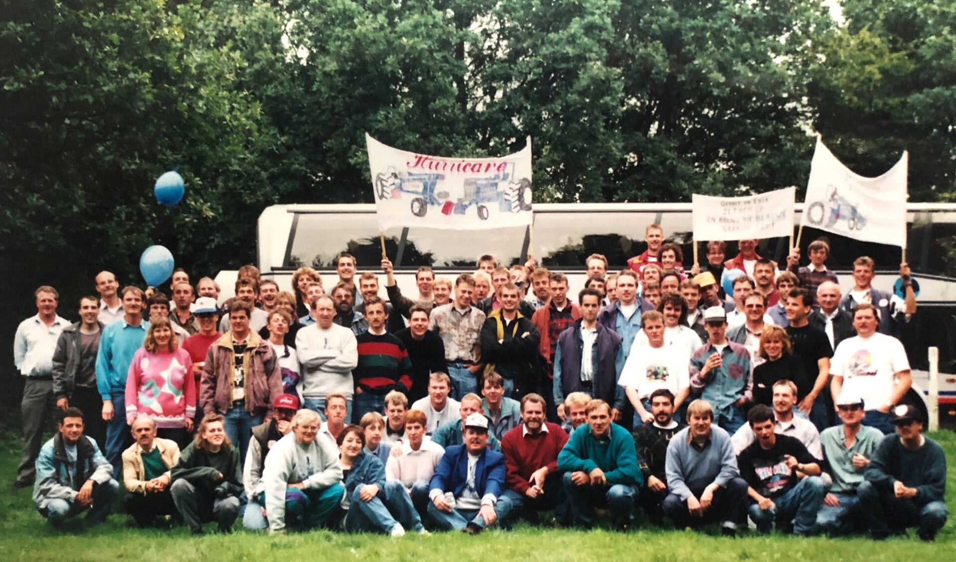 Deze grote groep Hurricane-supporters maakt in 1995 het dubbele EK-succes in het Zweedse Hörby van nabij mee. Foto: Dick Meijer