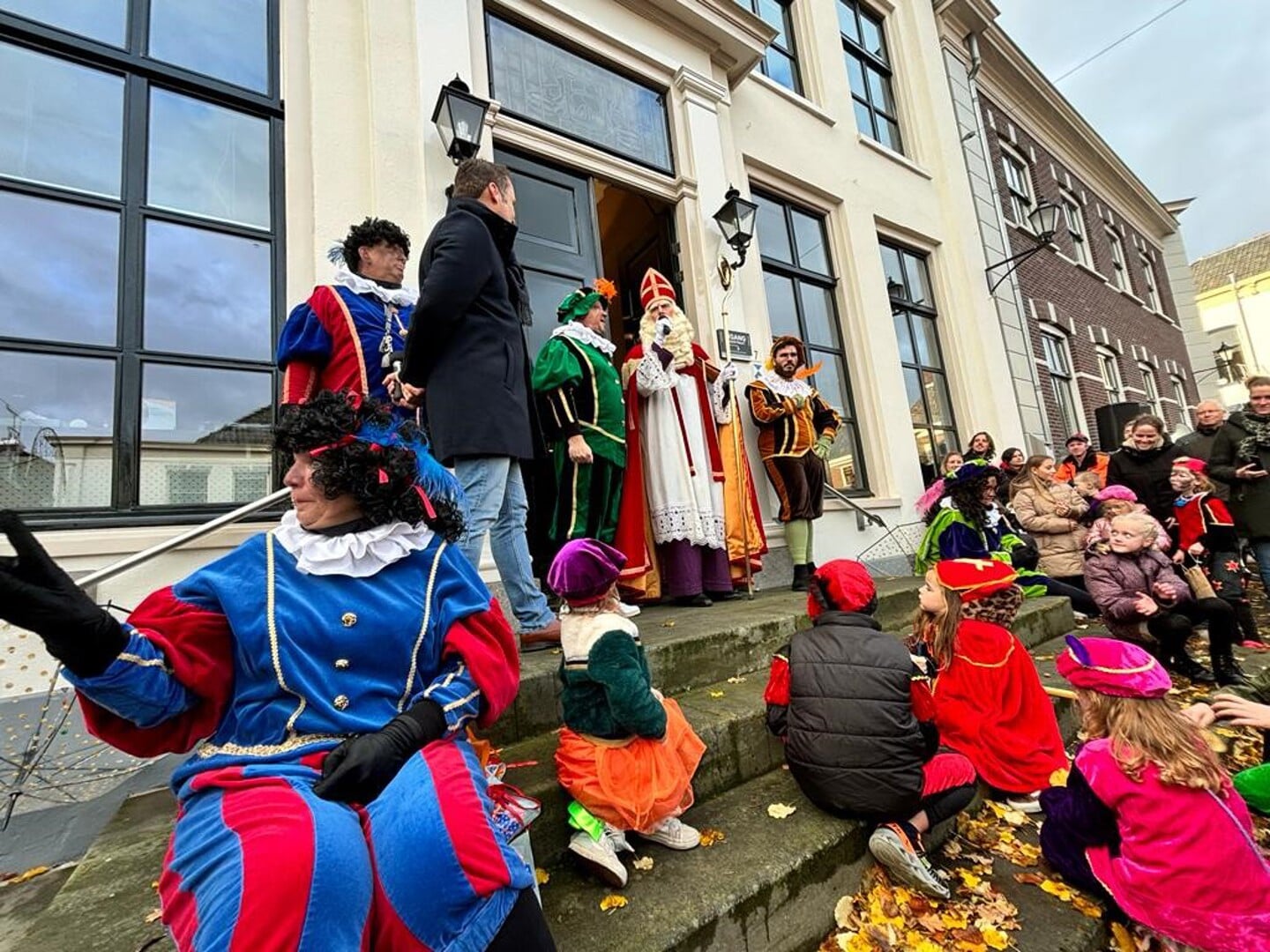 Wethouder Hans te Lindert, Sinterklaas en de pieten.