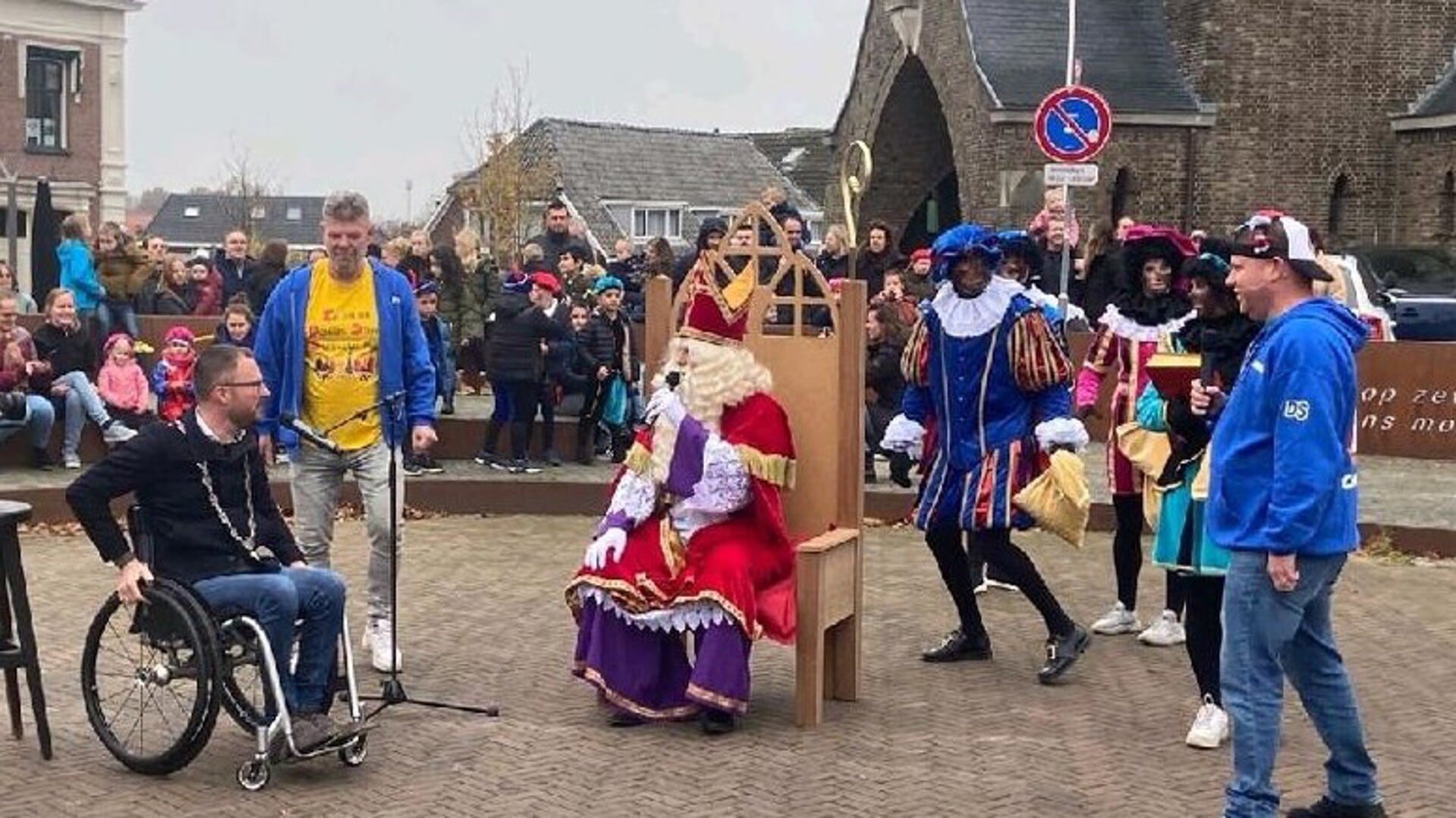 Op zondag 19 november wordt Sinterklaas rond 13.00 uur welkom geheten door burgemeester Otwin van Dijk op het marktplein in Silvolde.
