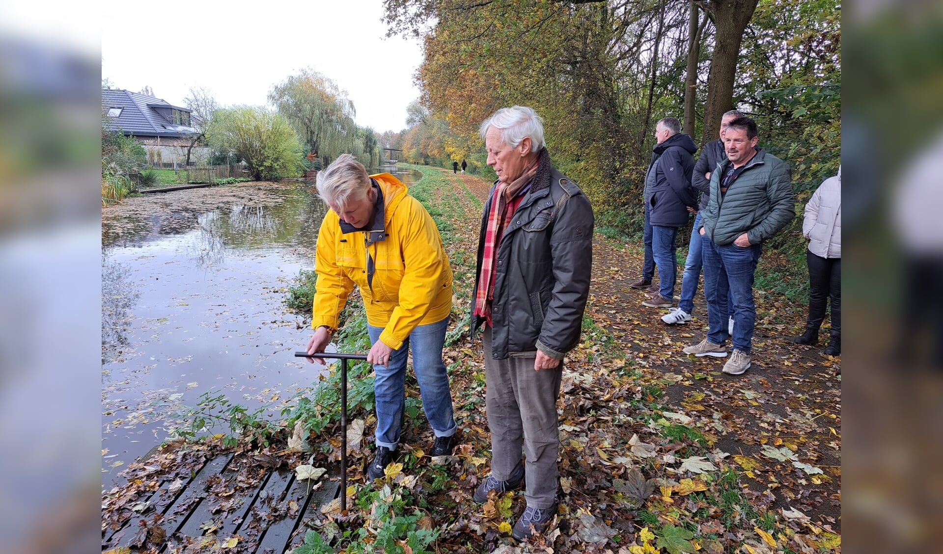 De voorbereidingen op het schaatsseizoen zijn begonnen, met het opendraaien van de watertoevoer. Foto: PR
