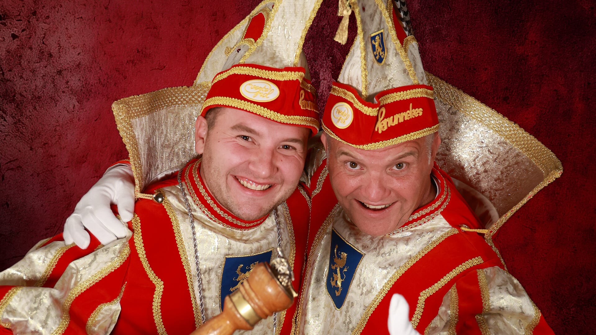 Prins Jop en Adjudant Jan kijken uit naar een mooie tijd als de nieuwe hoogheden van de Knunnekes. Foto: Maarten Kooiker