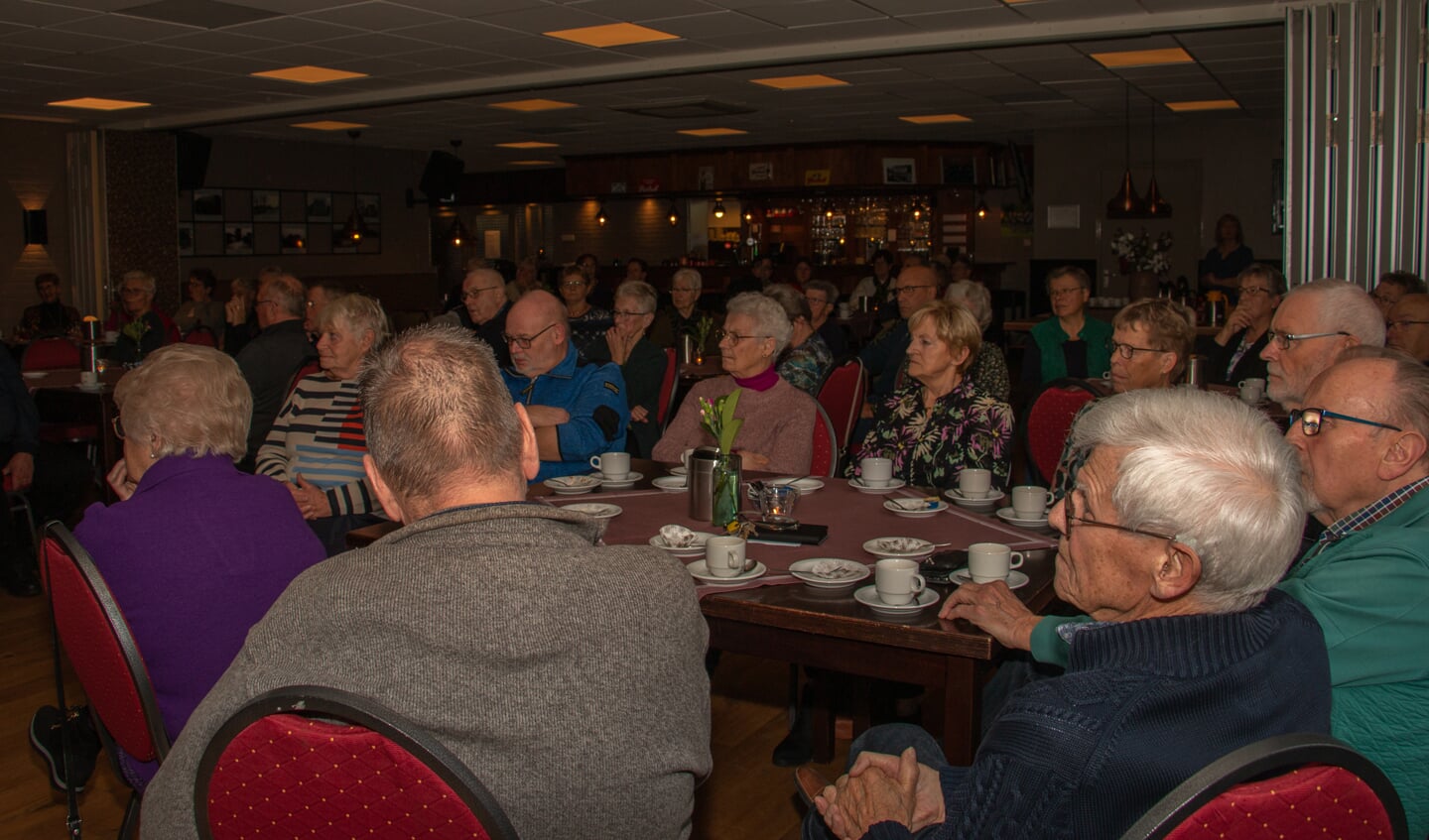 Vrijwilligersmiddag van de nieuwe Stichting Naoberschap Zelhem met onthulling van het nieuwe logo. Foto: Liesbeth Spaansen