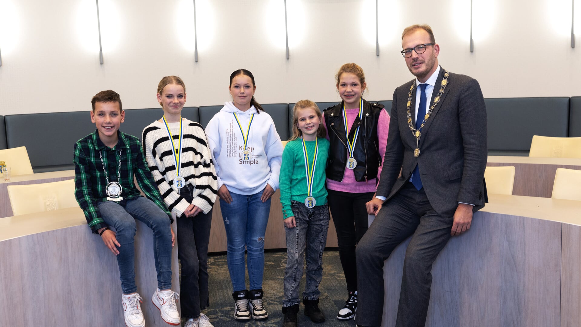 Na de uitreiking met burgemeester Mark Boumans. Foto: Theo Kock