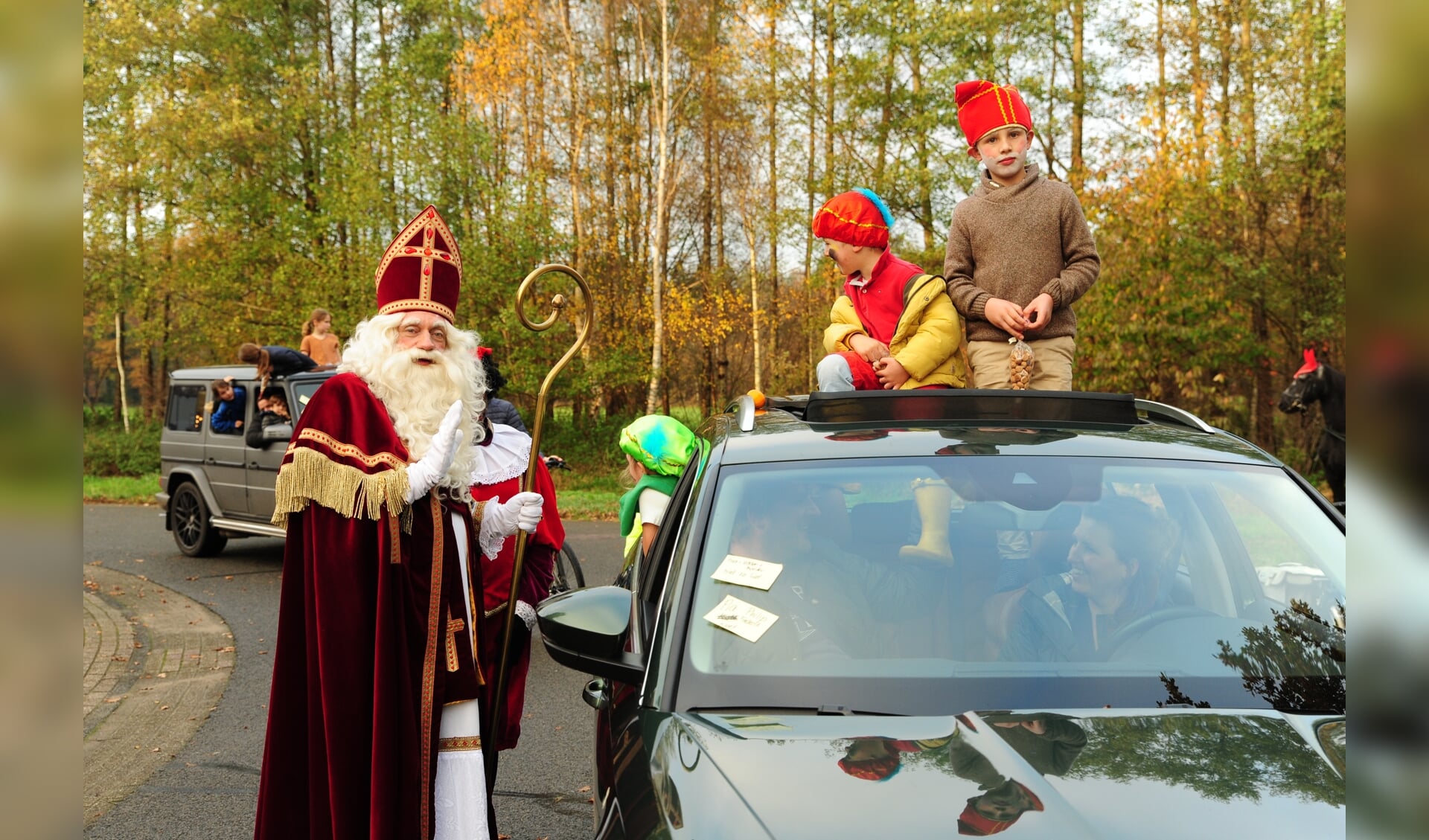 Vanwege corona koos de VOV de afgelopen drie jaar voor een drive-through op het bedrijventerrein in plaats van een traditionele Sinterklaasintocht. Foto: Achterhoekfoto.nl/Paul Harmelink
