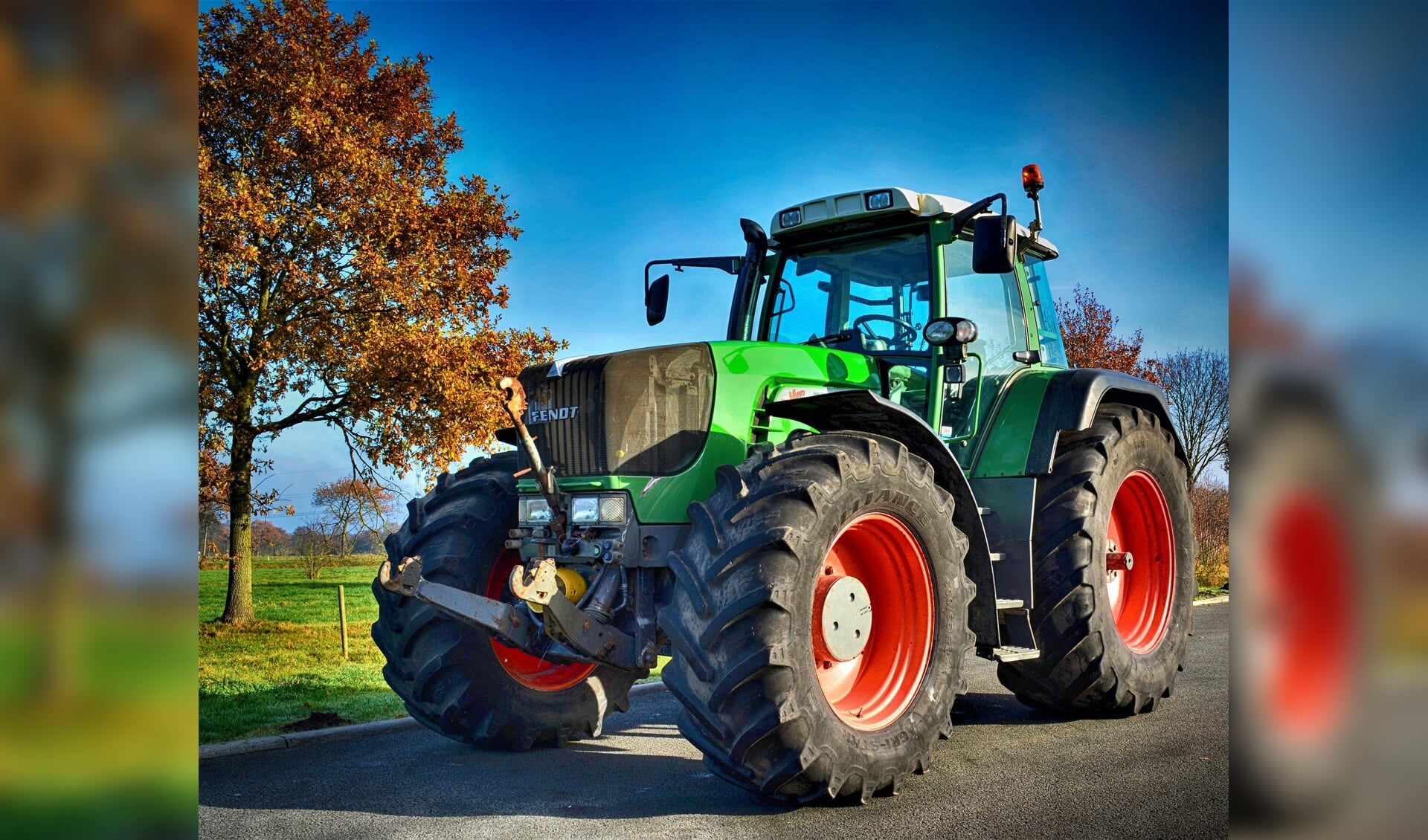 Tractor op de weg. Foto: Pixabay