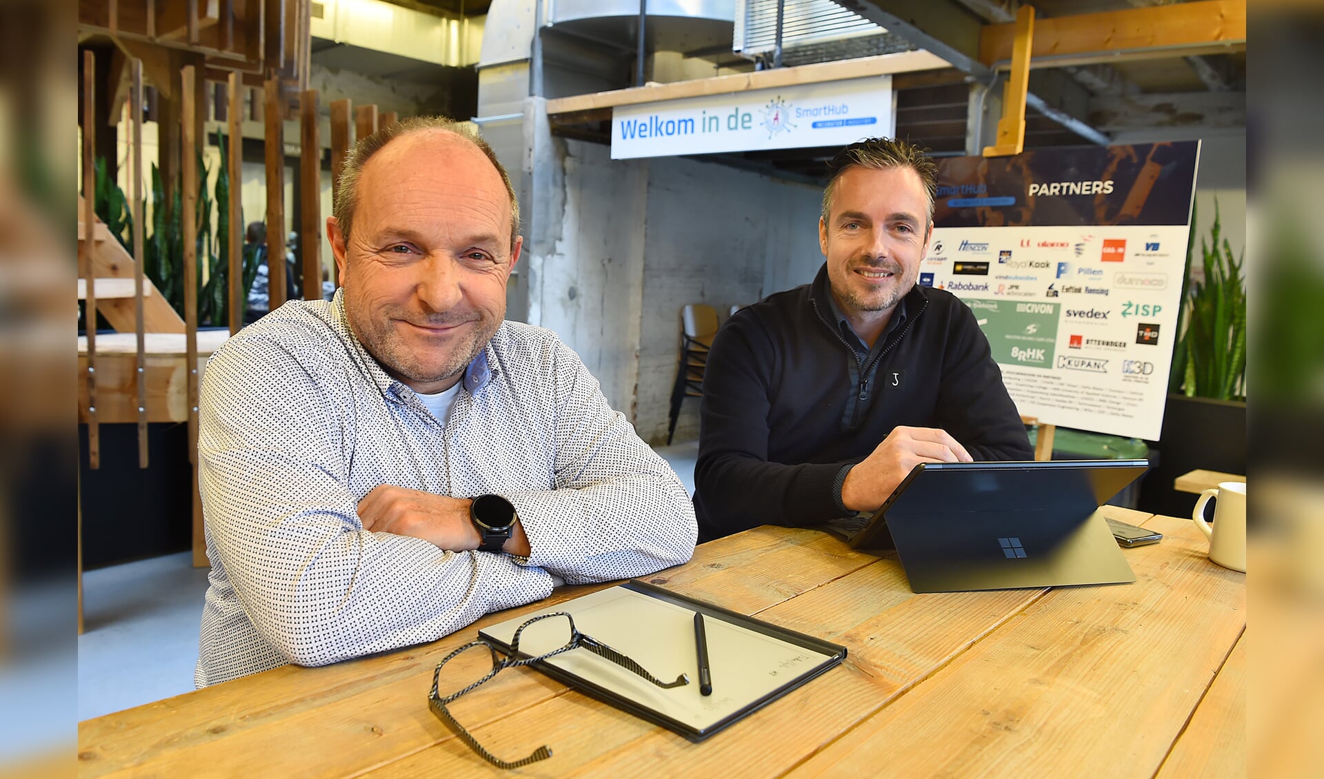 Iginio Voorhorst en Gerben Peet (r) op de eigen plek van SHII in het CIVON Innovatiecentrum, op het DRU Industriepark in Ulft. Foto: Roel Kleinpenning