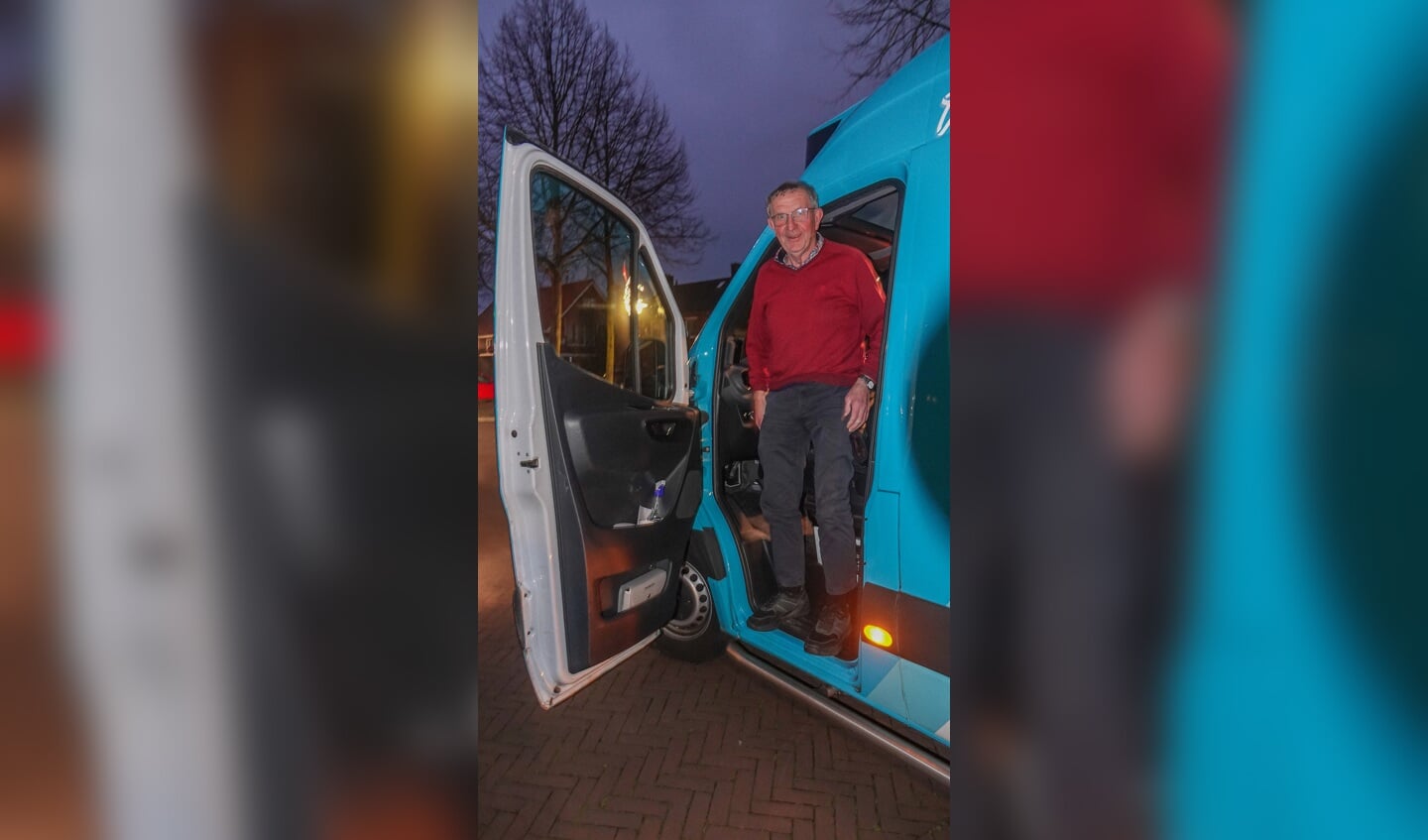 Afscheid van chauffeur van de Buurtbus Jan Tuenter. Foto: Harm Hoitink
