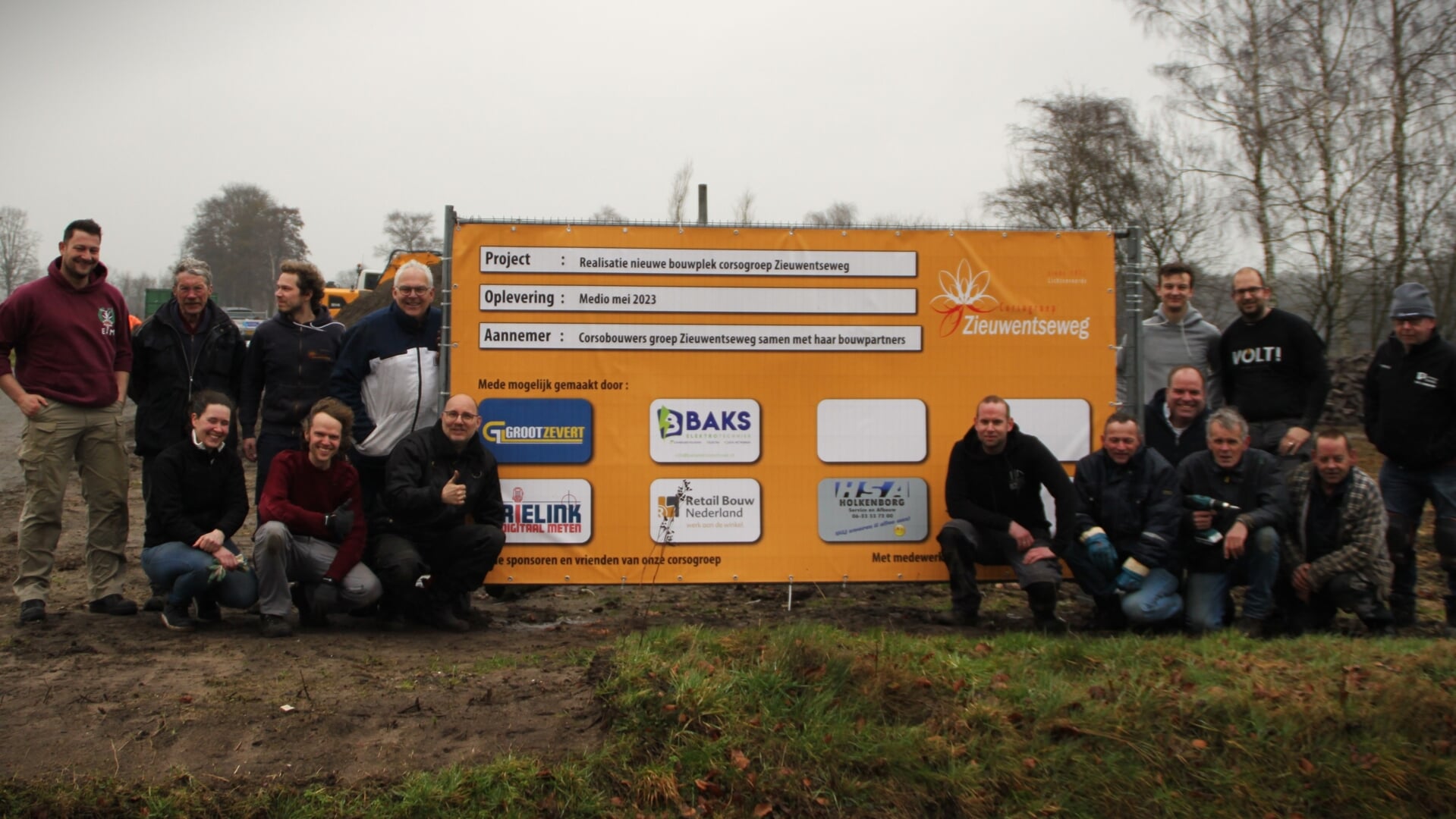 De bouwers van corsogroep Zieuwentseweg bouwen nieuwe locatie. Foto: Jos Betting