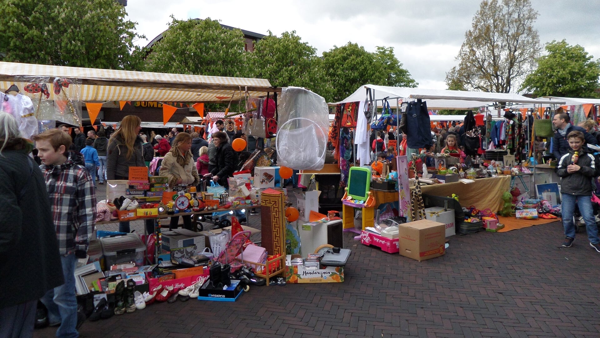 Er is altijd veel te vinden op de Oranjemarkt in Eibergen. Foto: PR
