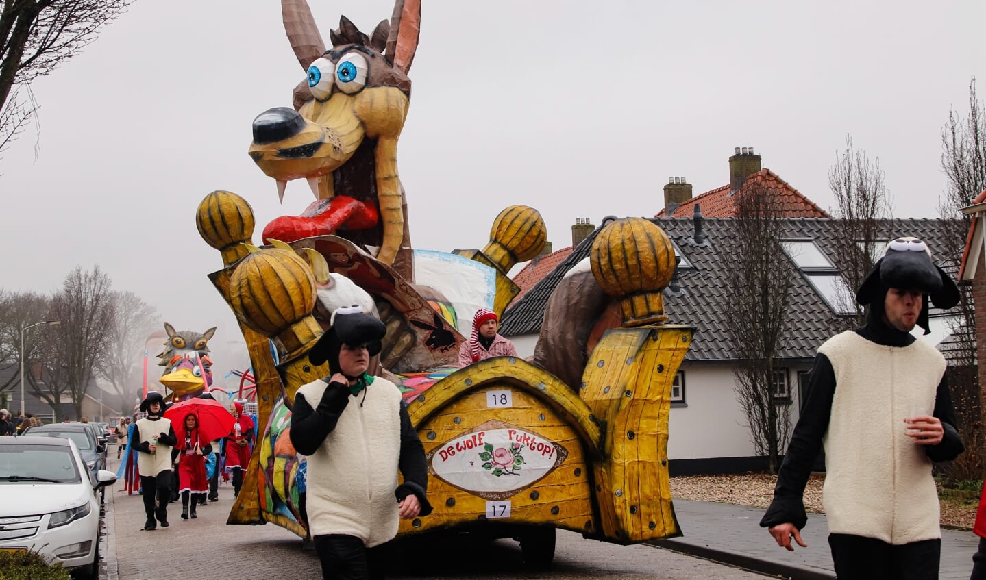 Ook 'de wolf' wordt onderdeel van  de carnavalsinspiratie. Zoals hier in Didam. Foto: Ludmila Berendsen