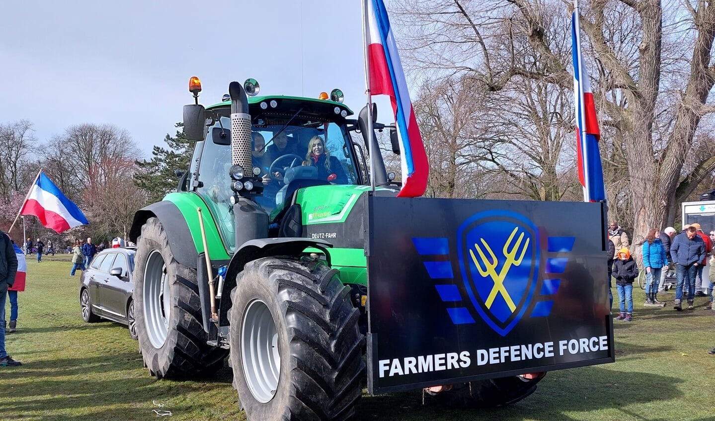 Twee tractoren toegestaan op Zuiderpark. Foto: Karin Stronks