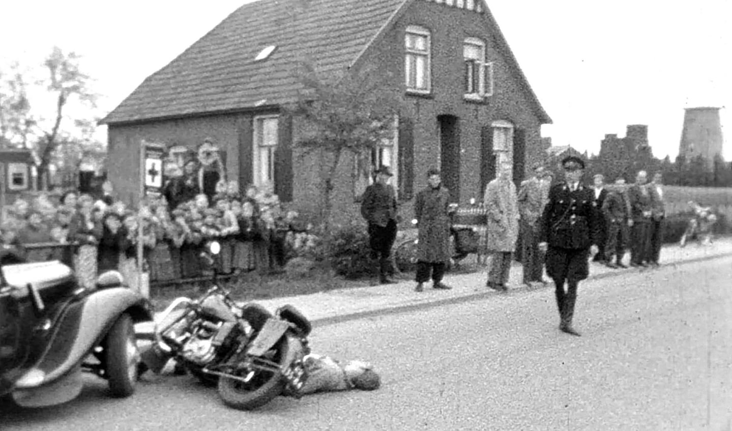 Nee, gelukkig geen ernstig ongeluk in Halle, maar een scène uit de Dorpsfilm 1957.