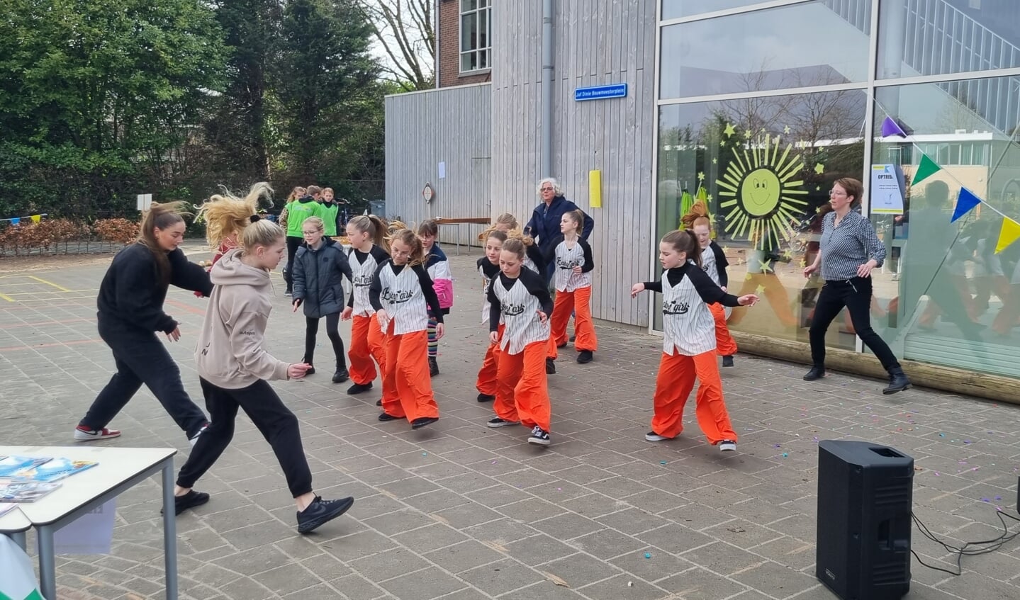 Zang en dans bij IKC Het Sterrenpalet. Foto: Rob Weeber