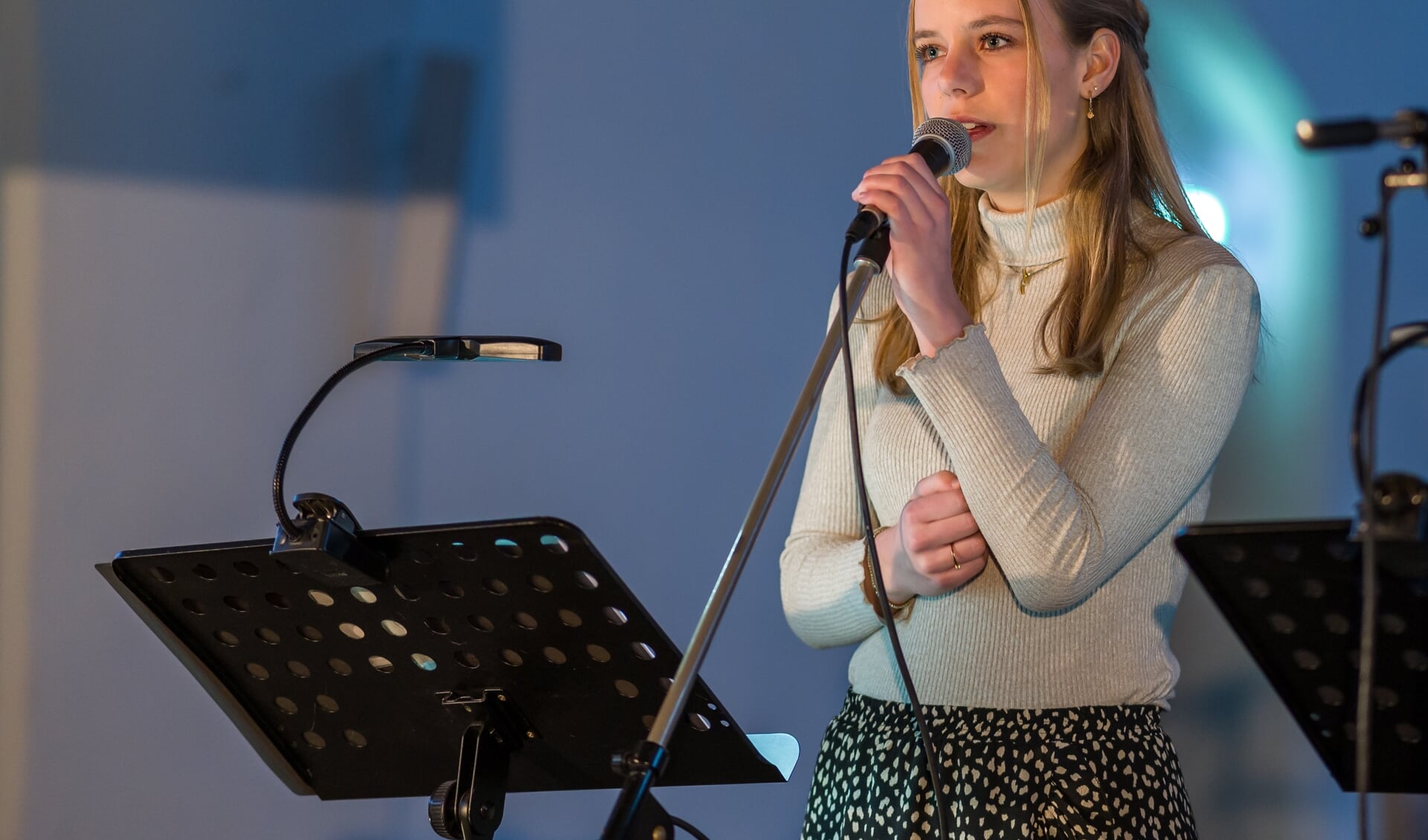Eline Melsen zingt ‘Via Dolorosa’. Foto: Folkert Wijmenga
