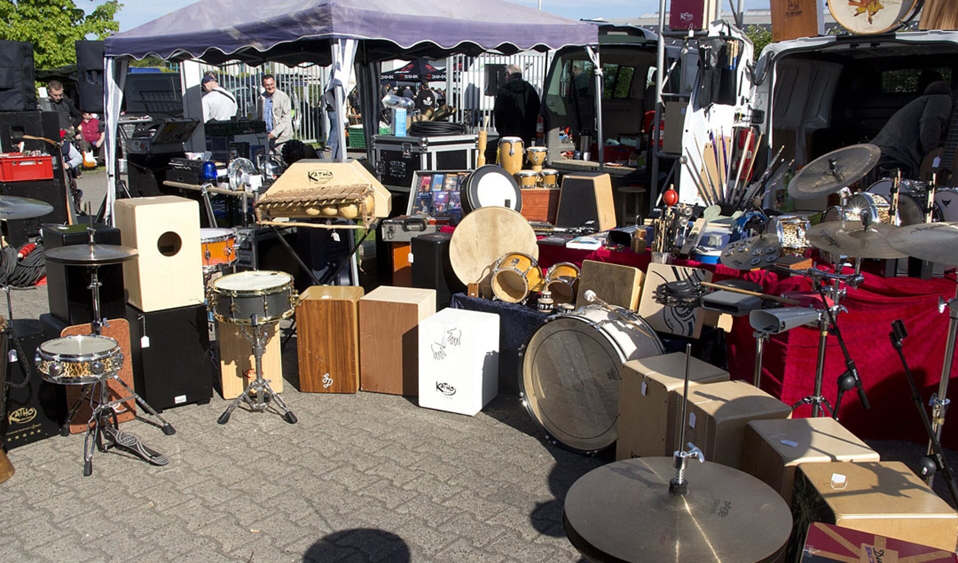 Een deel van de ingebrachte instrumenten tijdens een vorige muziekmarkt. Foto: PR