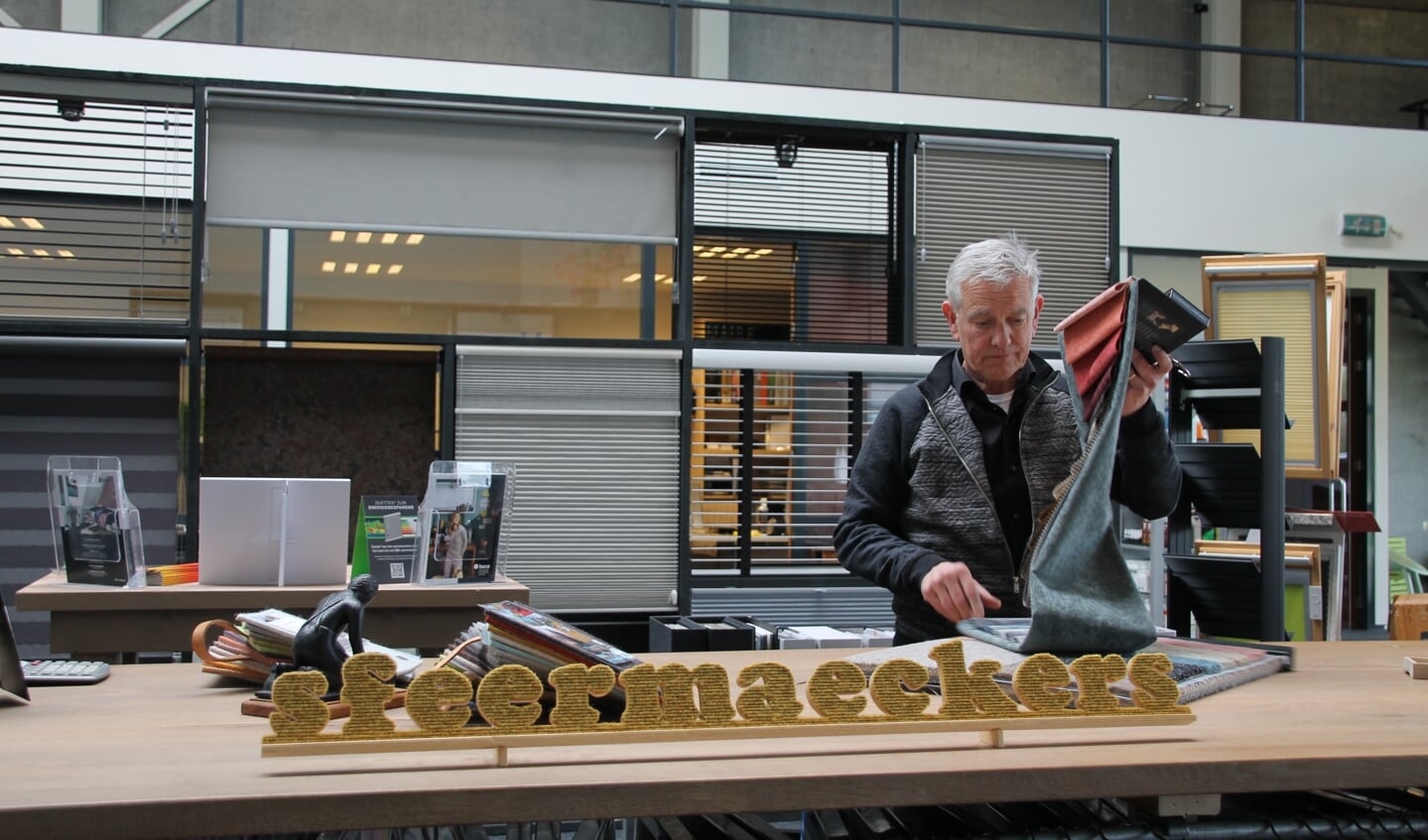 Jan te Kronnie in het nieuwe pand aan de Nobelstraat 19 in Lichtenvoorde. Foto: Annekée Cuppers