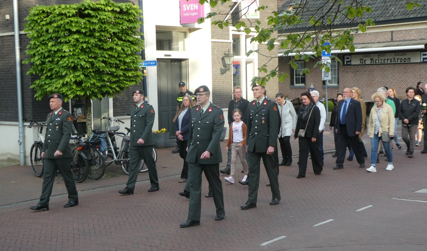 Vertegenwoordigers van Stichting Veteranen Platform Berkelland verleenden ook medewerking aan de herdenking.. 