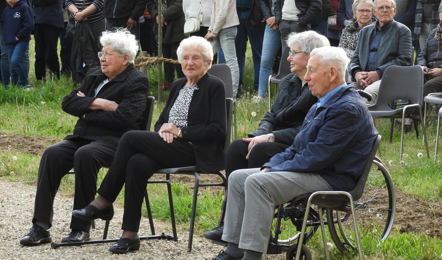 Vier inwoners van Geesteren die de Tweede Wereldoorlog meemaakten. 