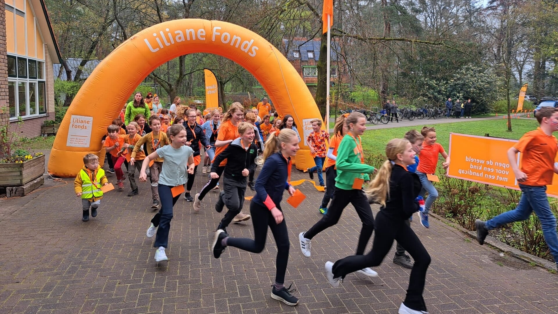 Kinderen tijdens de sponsorloop. Foto: Ruben Rijken