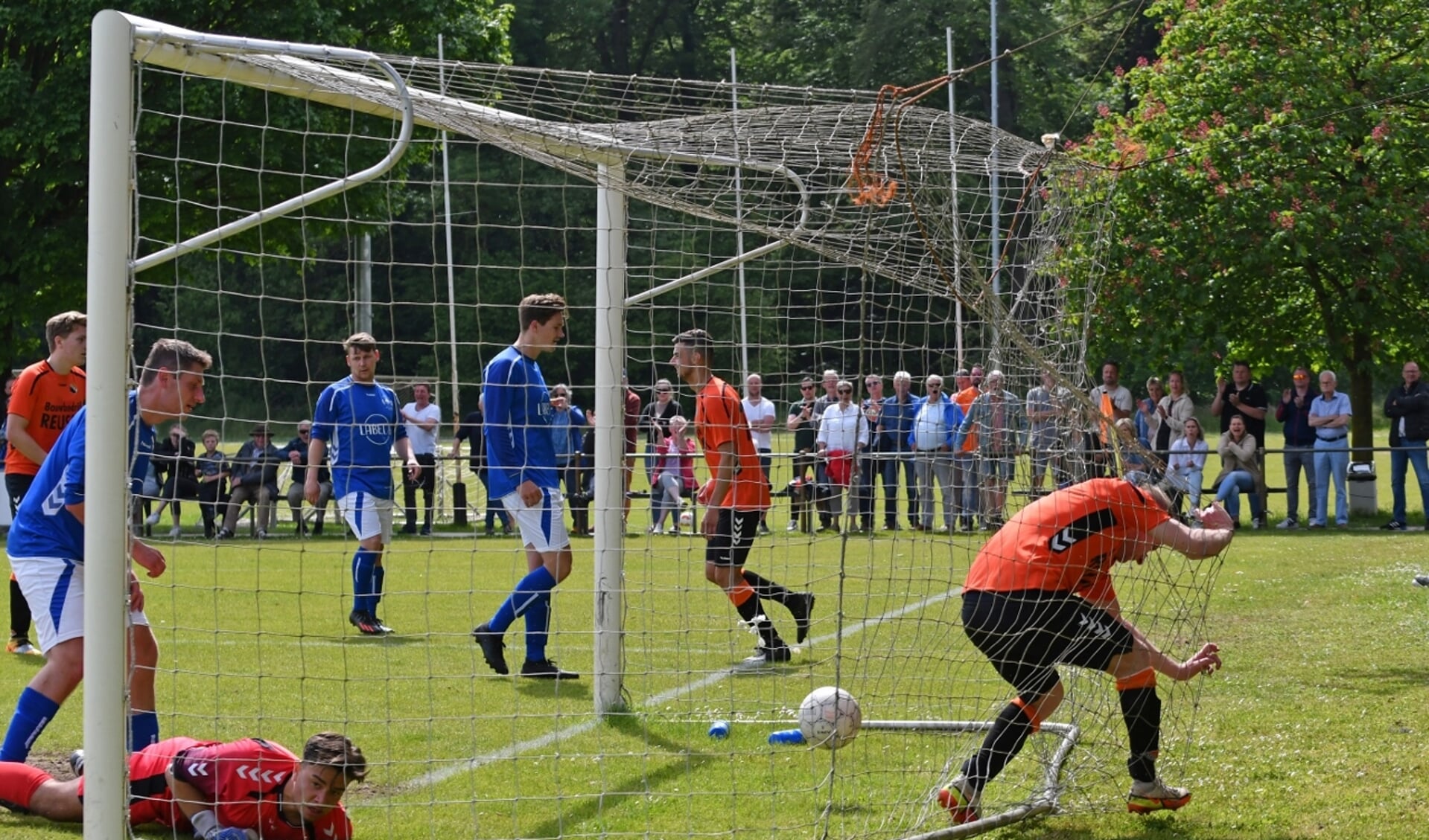 En weer een goal voor Ajax B. Foto: Christian Roeterink