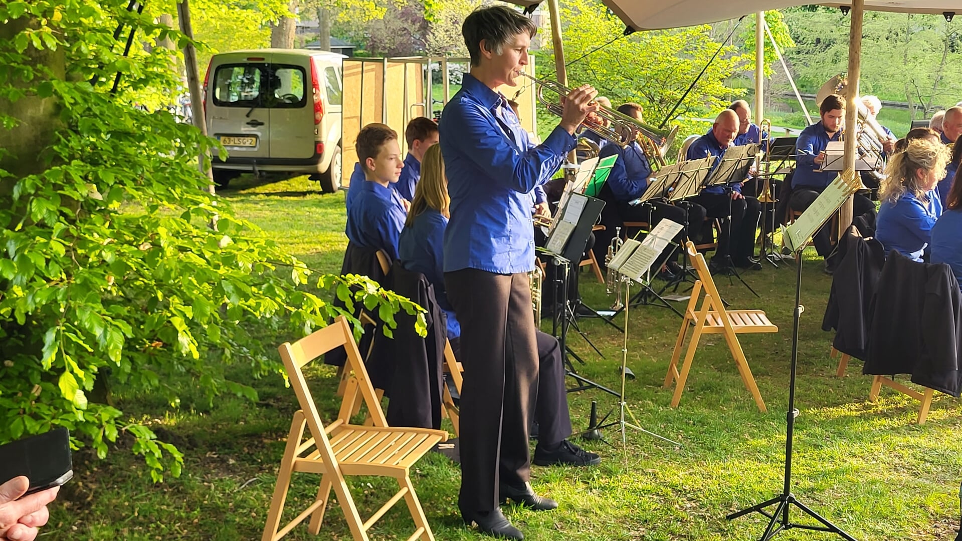 Marieke Ressing van Muziekvereniging Groenlo speelt The Last Post. Foto: Mark Ebbers