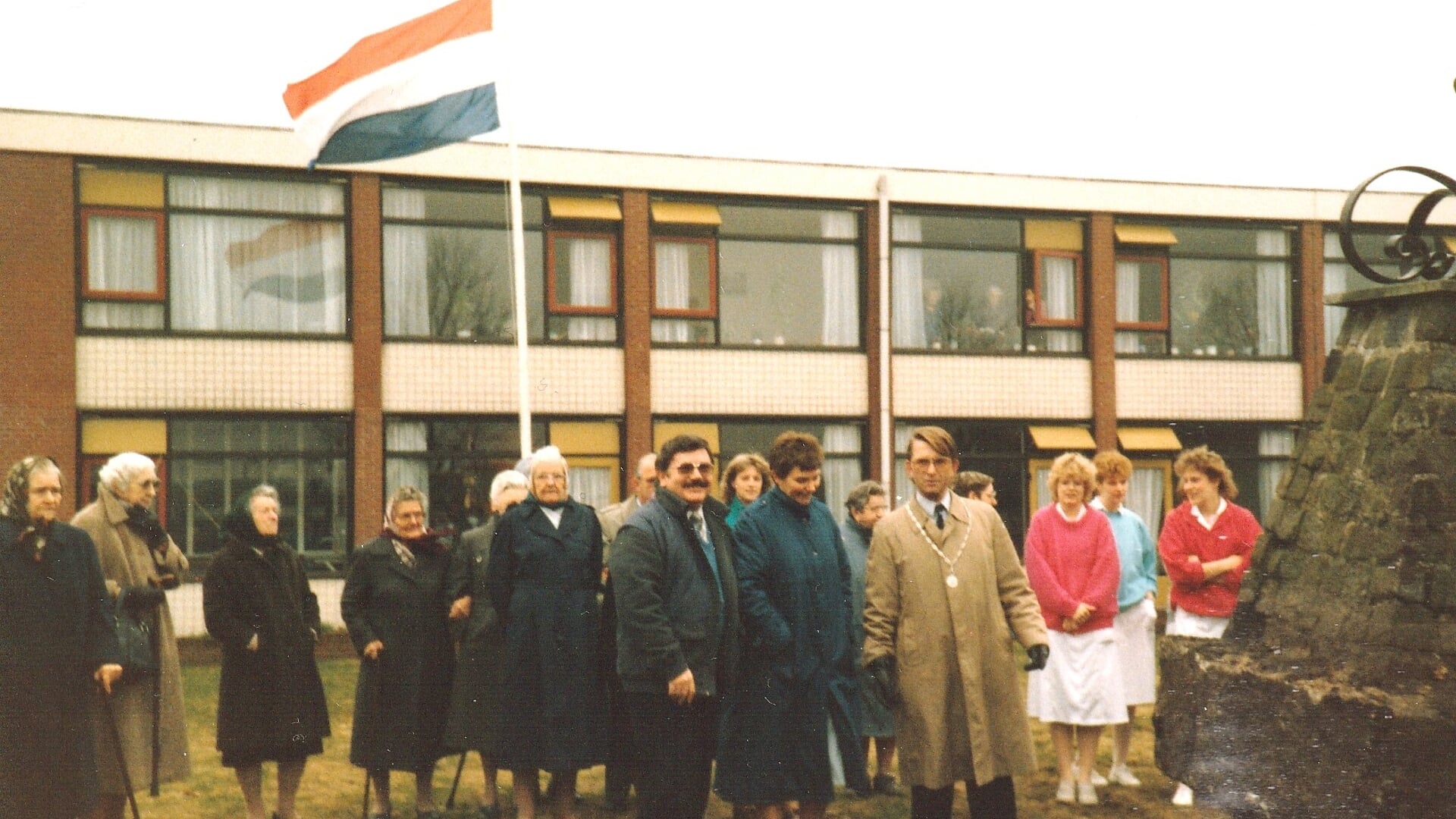 Het startschot voor de tweede nieuwbouw de Zonnekamp in Zelhem, 1986. Foto: collectie D. Veldhorst