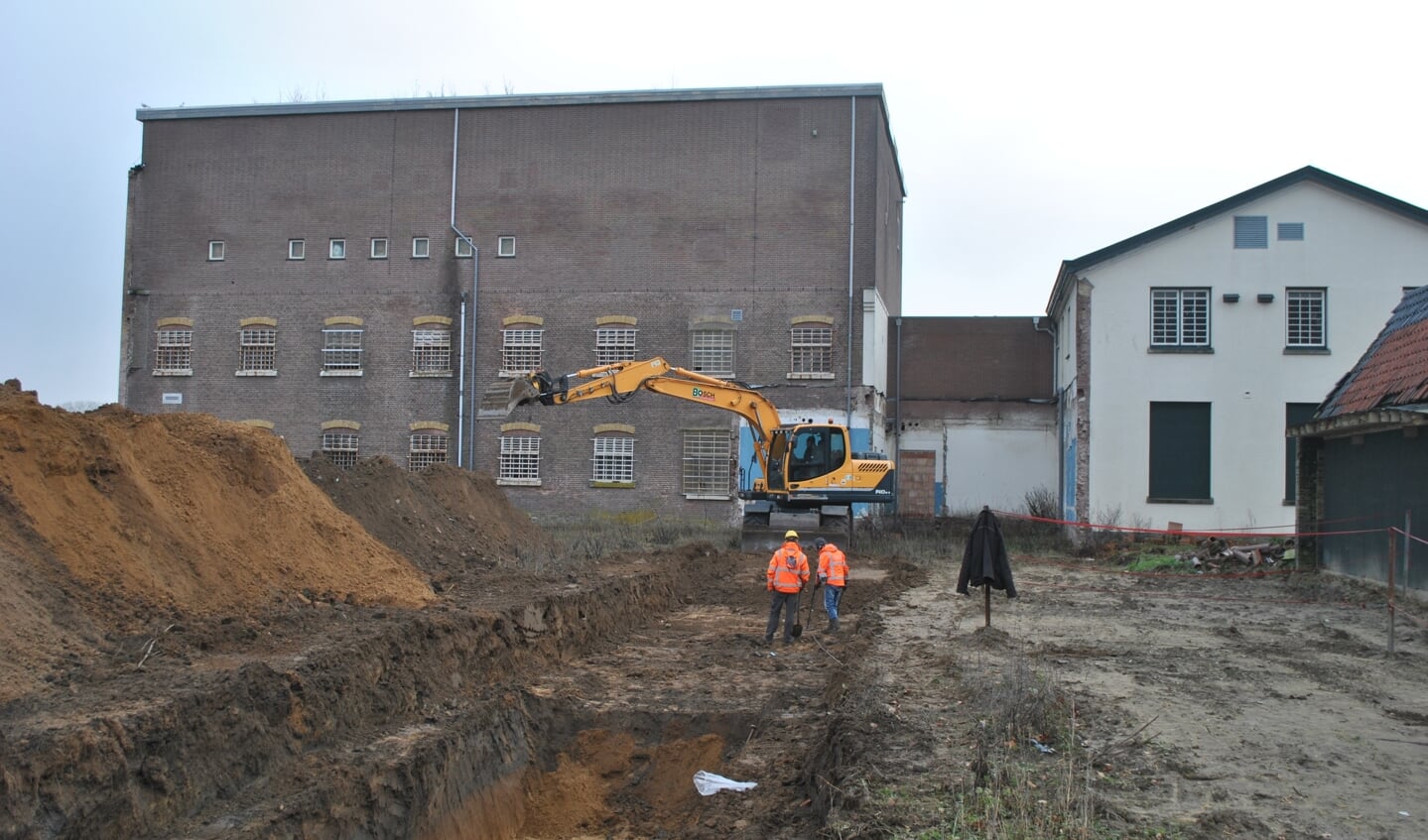 Archeologen aan het werk in het veld op het terrein van de voormalige jeugdgevangenis. Foto Erfgoedcentrum Zutphen