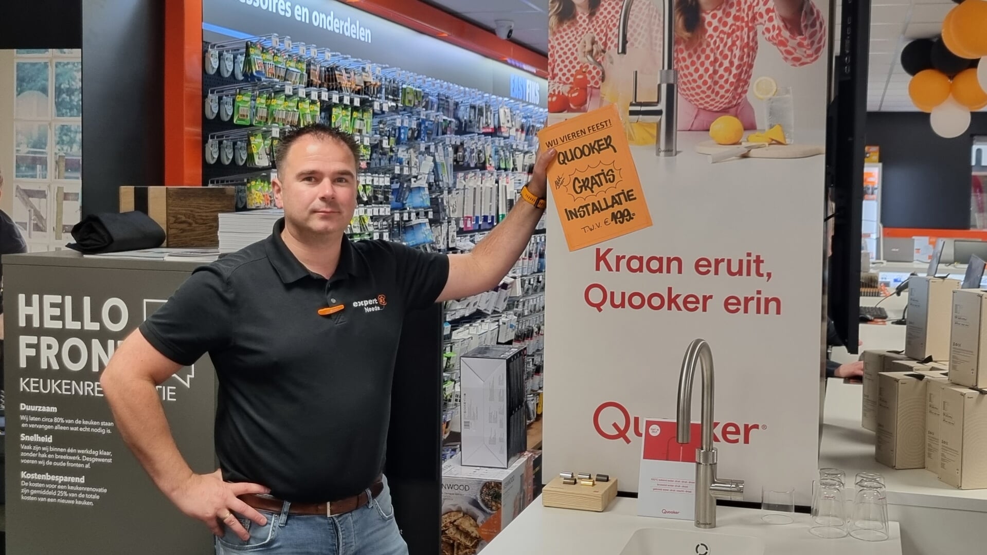 Expert Neede mede-eigenaar Klaas Johan Jager bij de Quooker-kraan afdeling. Foto: Rob Weeber